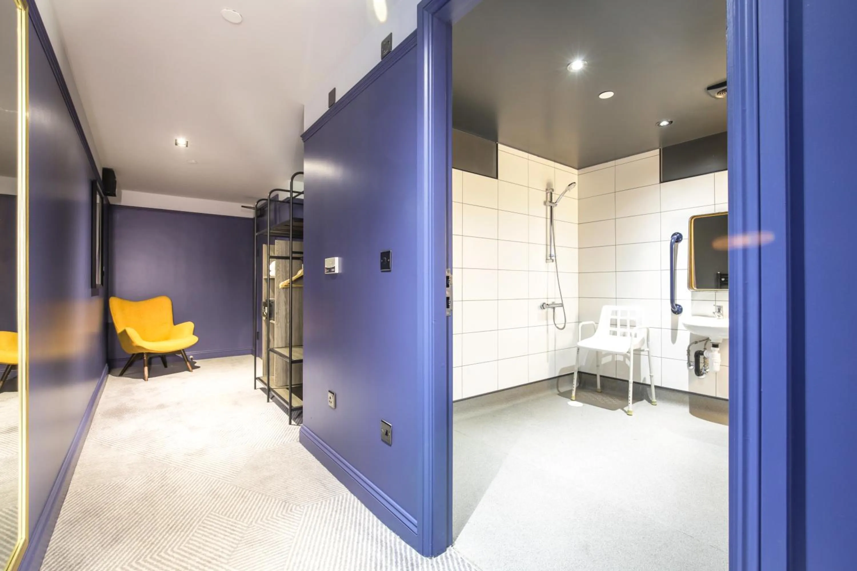 Shower in Ropewalks Hotel