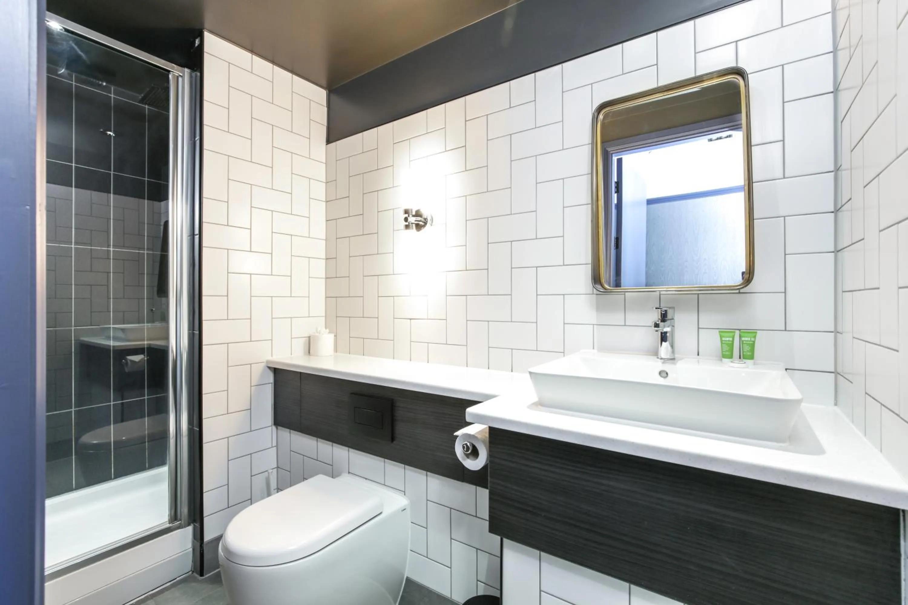 Shower in Ropewalks Hotel