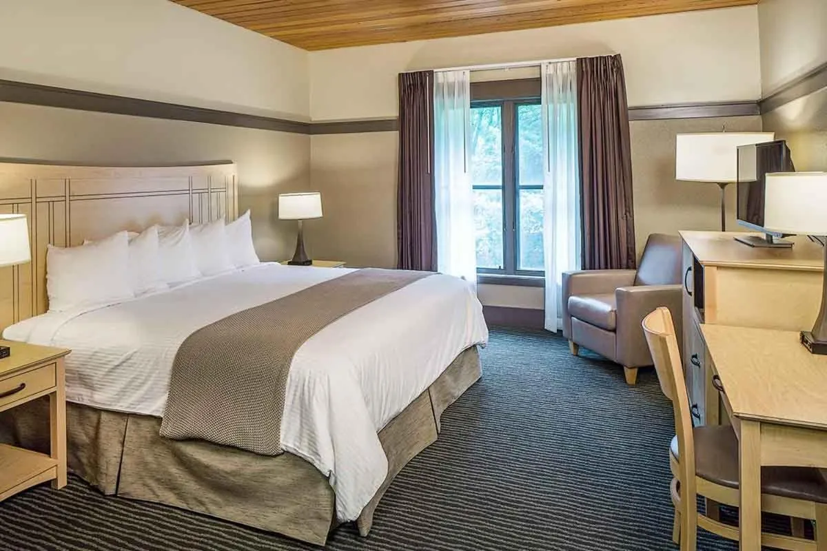 Bedroom, Bed in Lied Lodge at Arbor Day Farm