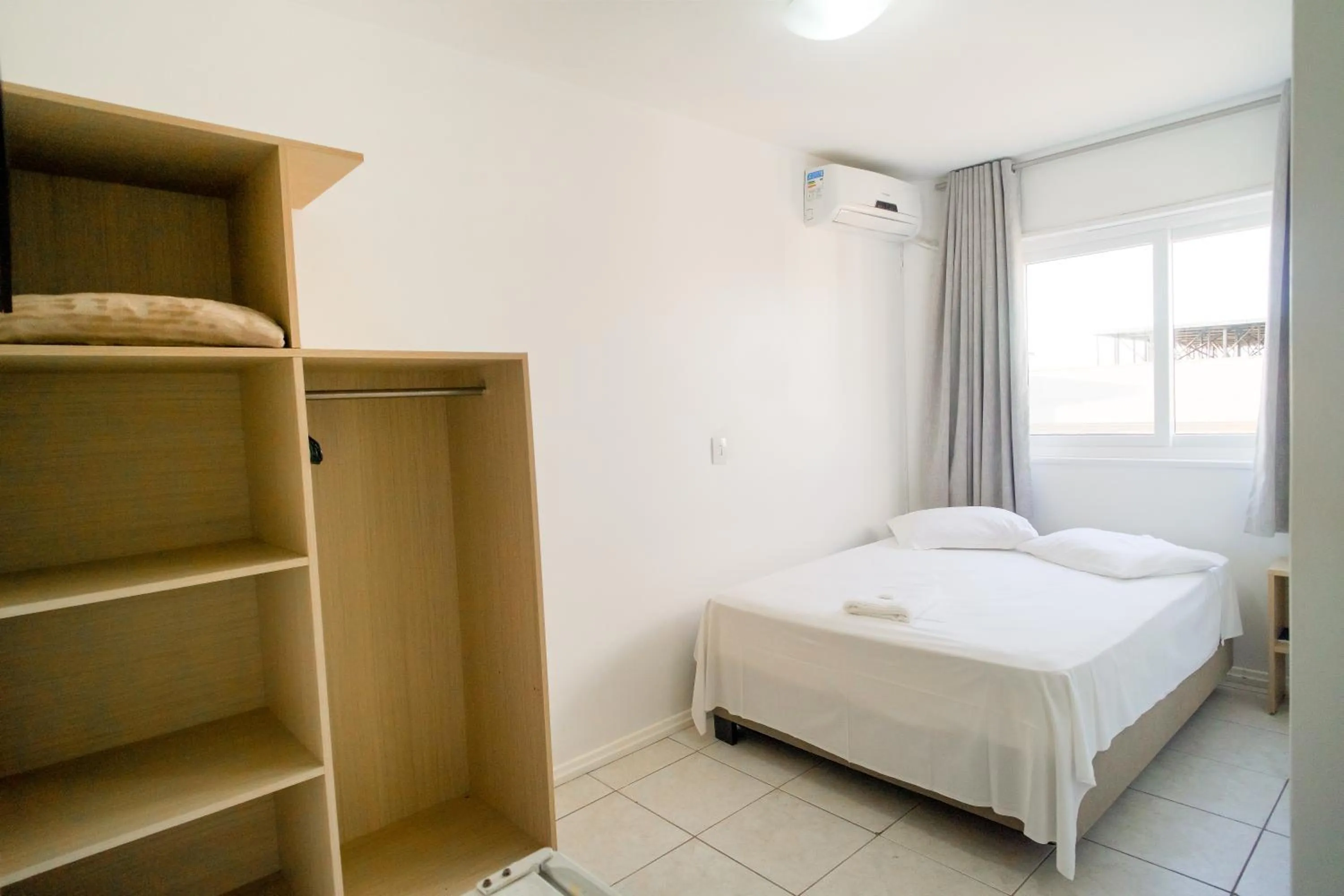 Bedroom, Bed in Xangri-La Praia Hotel