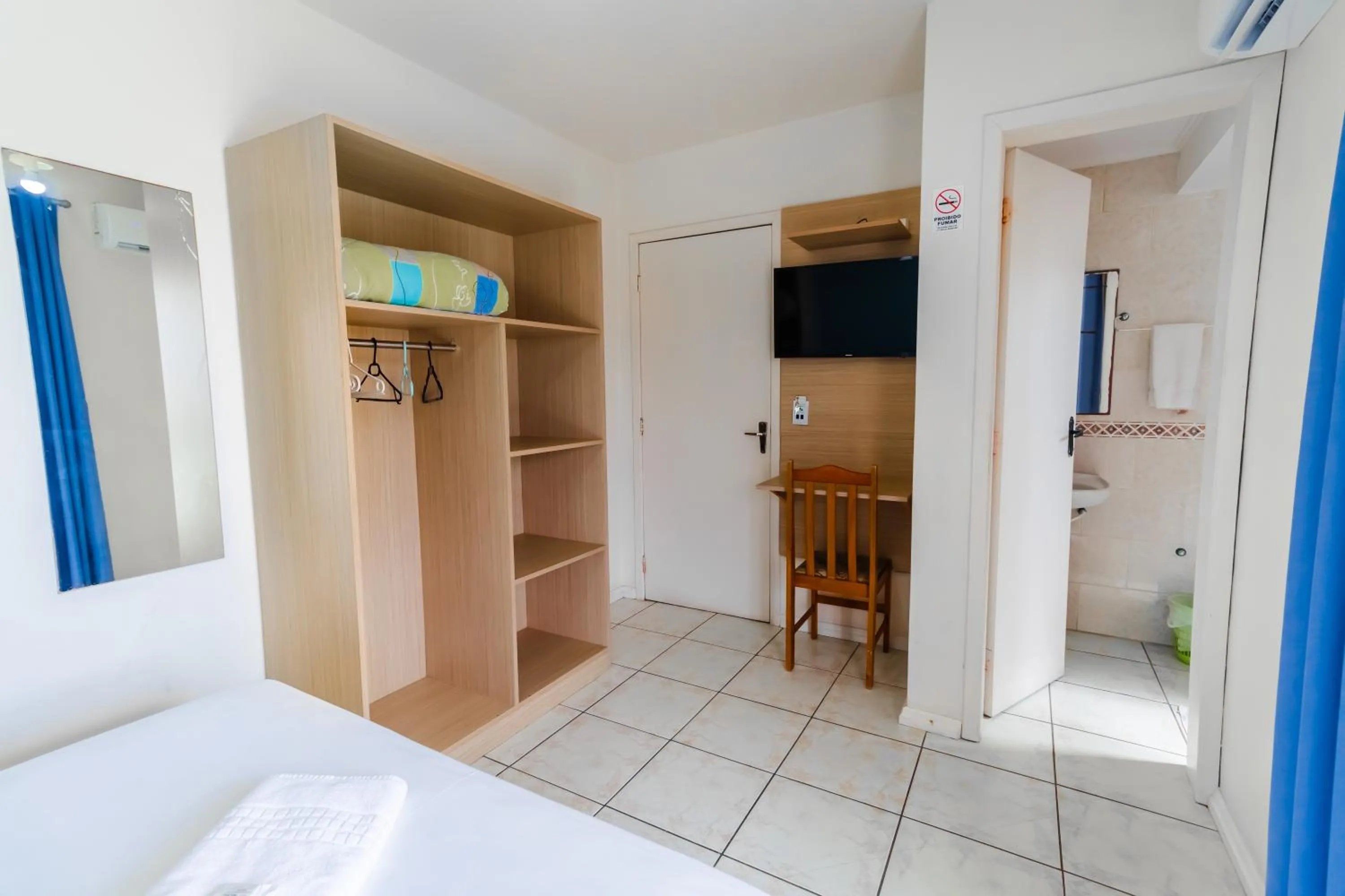 Bedroom, Bed in Xangri-La Praia Hotel