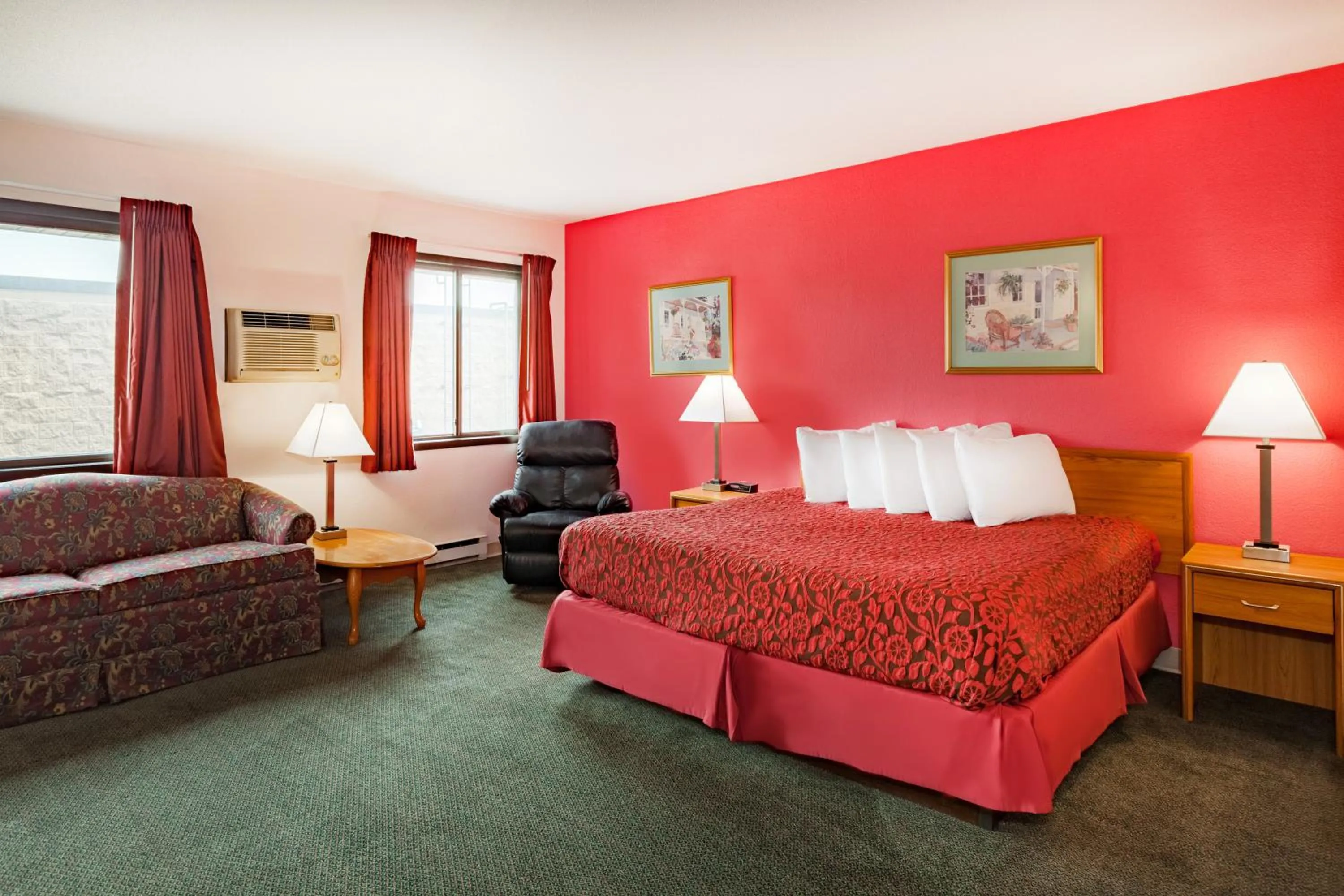 Bed in Days Inn by Wyndham Mason City