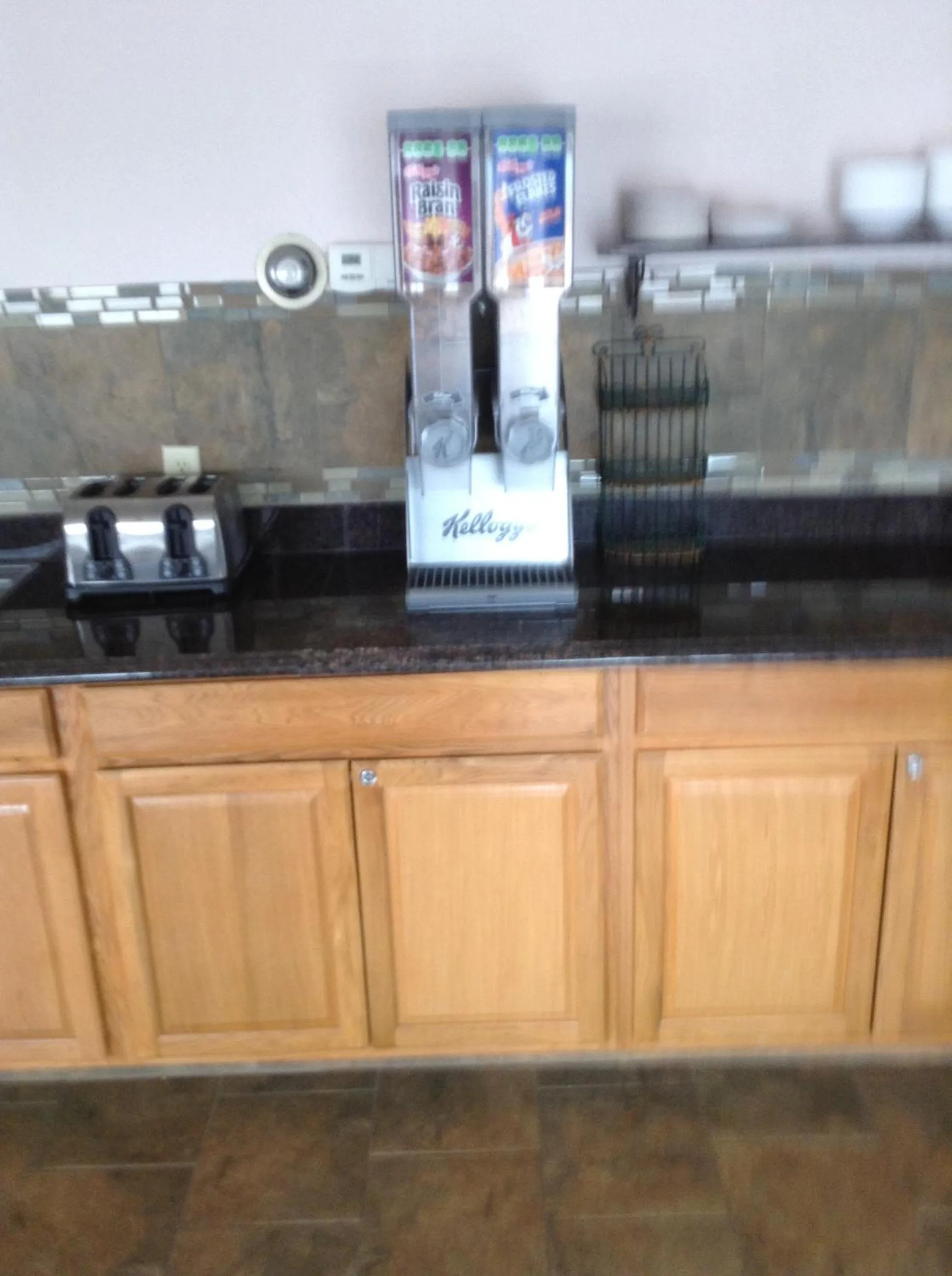 Coffee/tea facilities in Days Inn by Wyndham Mason City