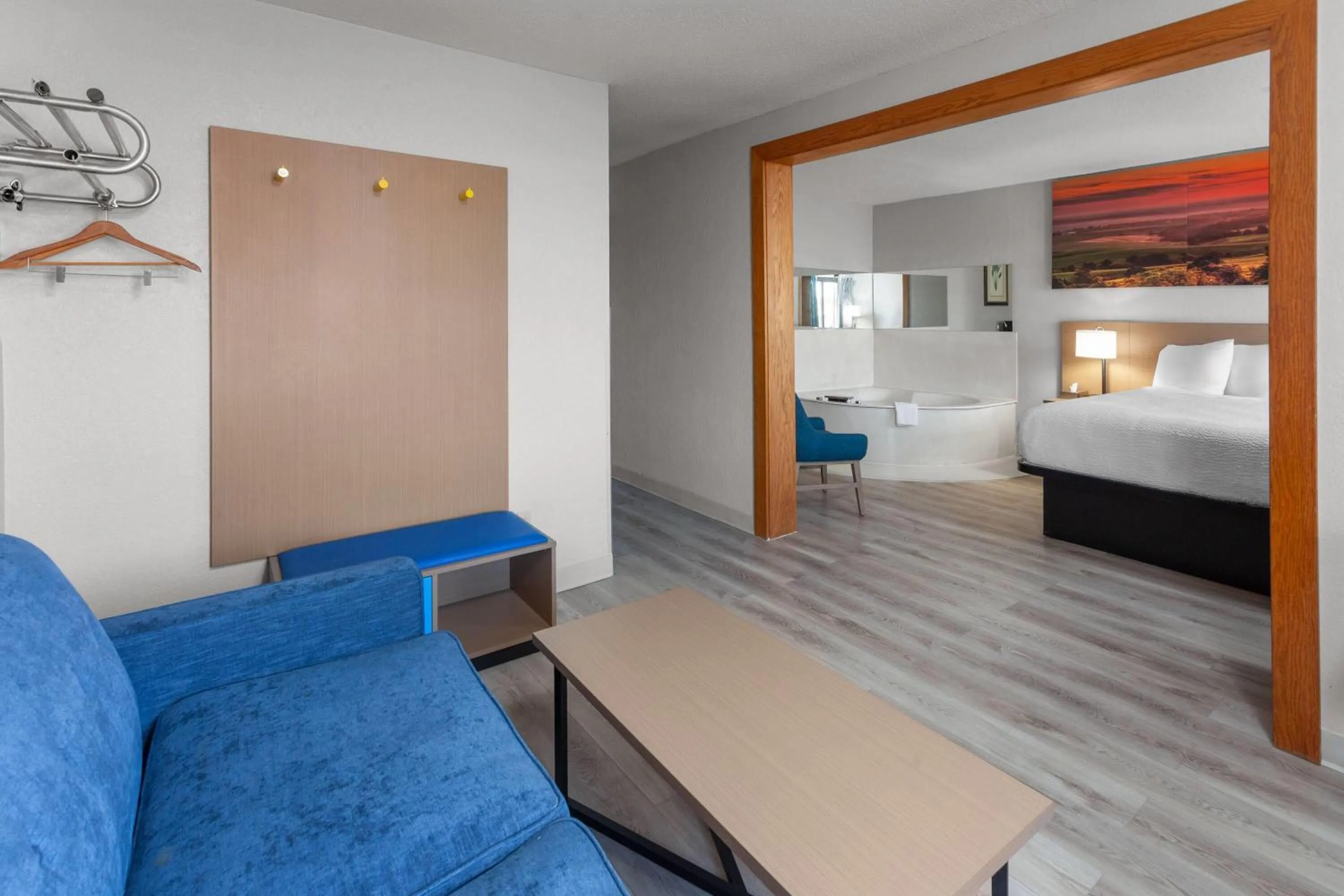 Bath, Bed in Days Inn by Wyndham Mason City