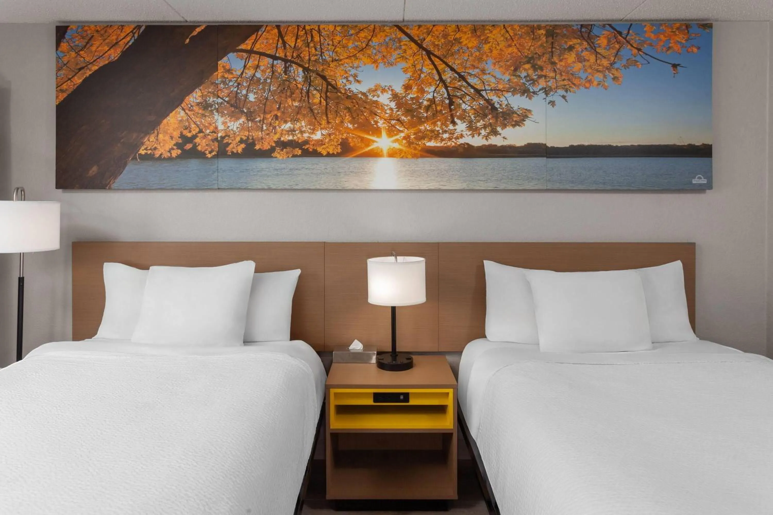 Photo of the whole room, Bed in Days Inn by Wyndham Mason City