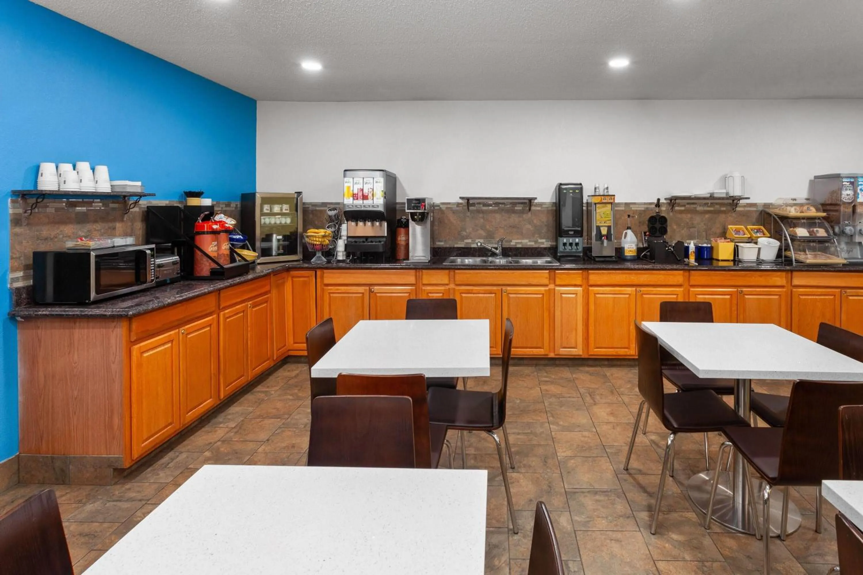 Breakfast in Days Inn by Wyndham Mason City