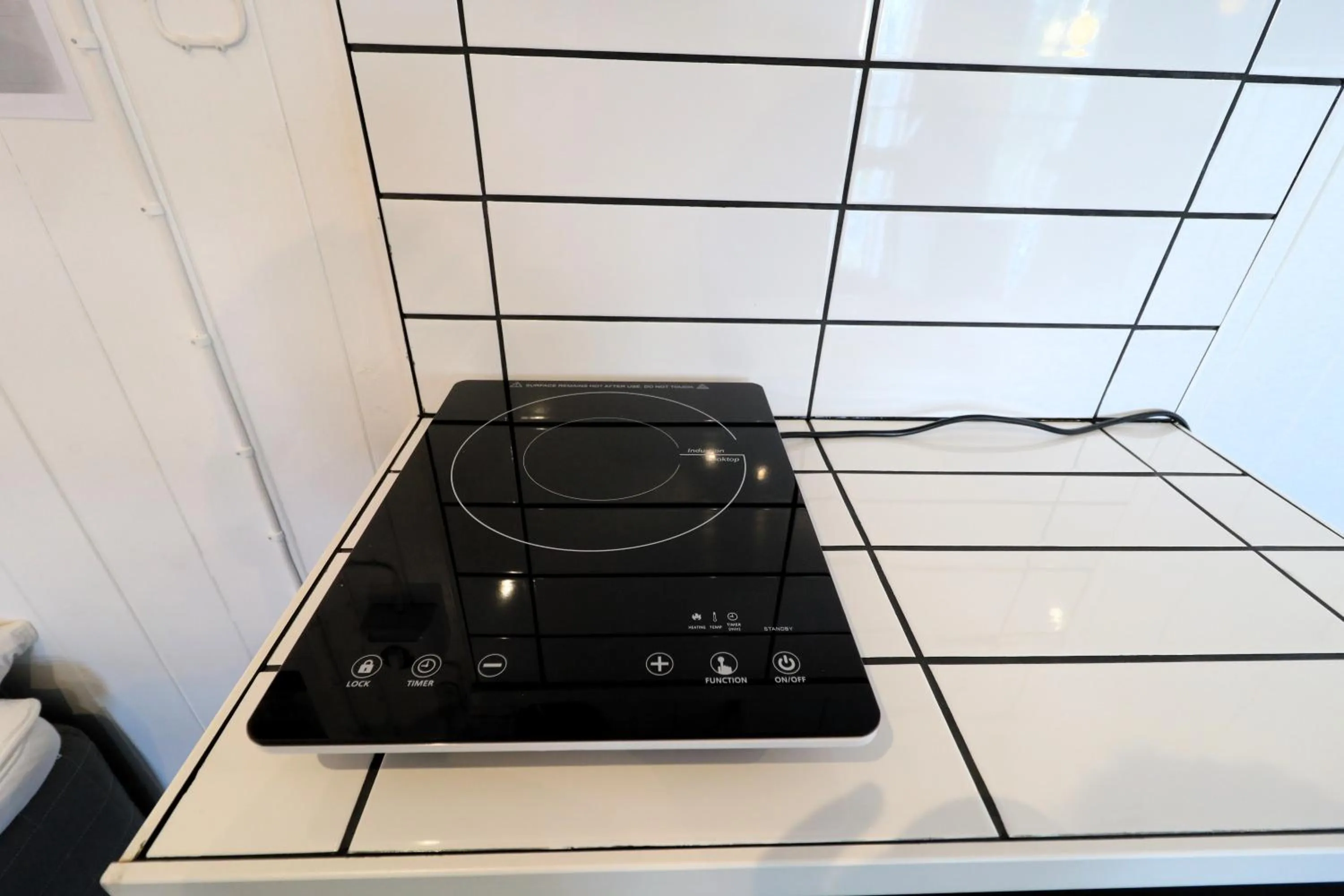 Kitchen or kitchenette in Aurora Cabin