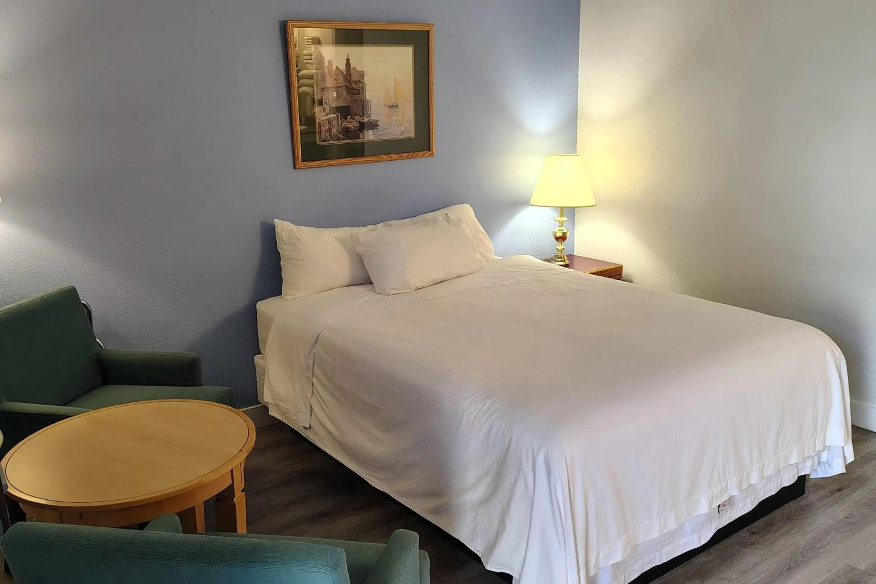 One-Bedroom Deluxe Queen Suite with Two Queen Beds - Non-Smoking in Super 8 by Wyndham Sicamous One-Bedroom Deluxe Queen Suite with Two Queen Beds - Non-Smoking in Super 8 by Wyndham Sicamous