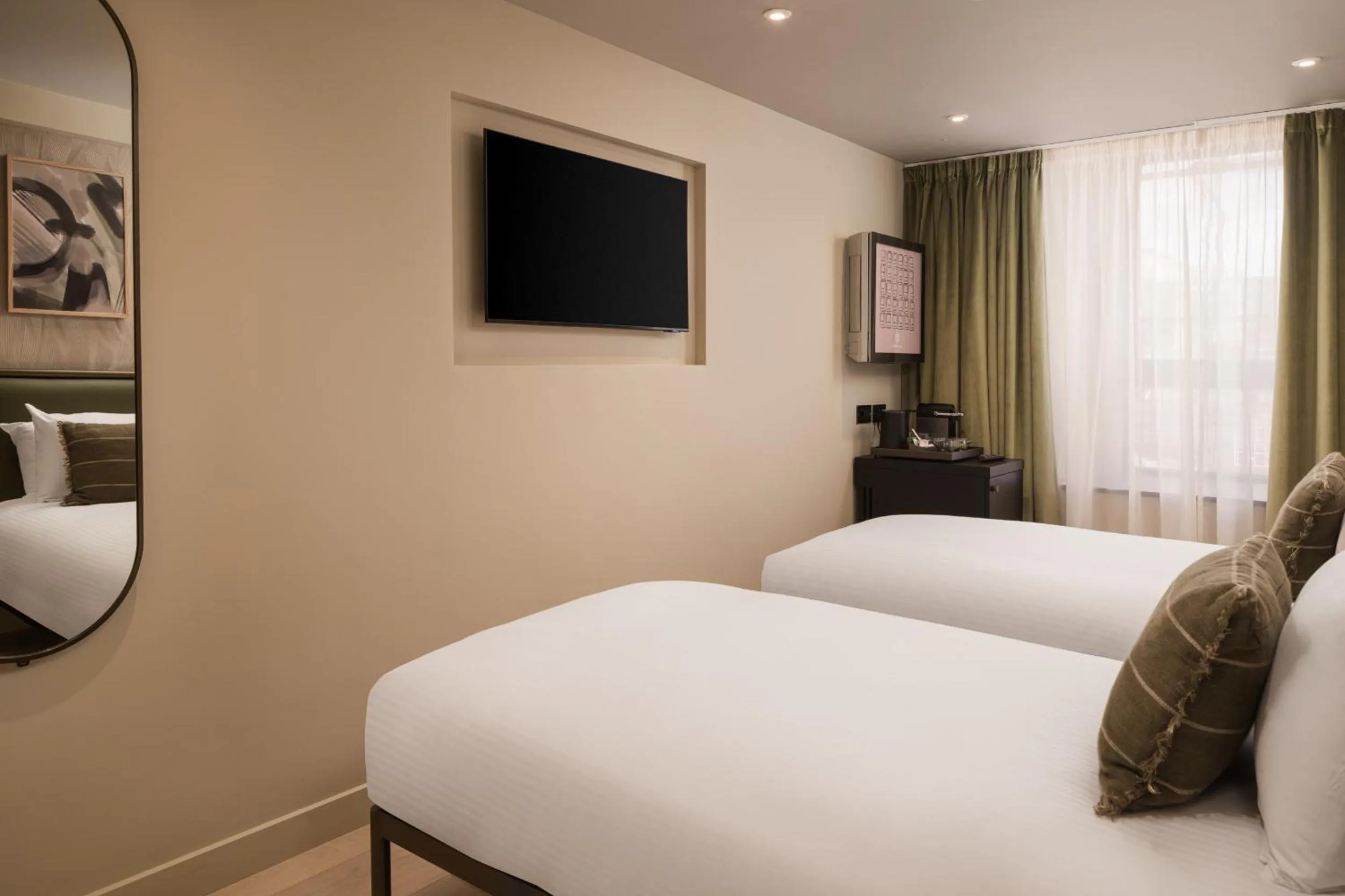 Bed in Central Park Hotel