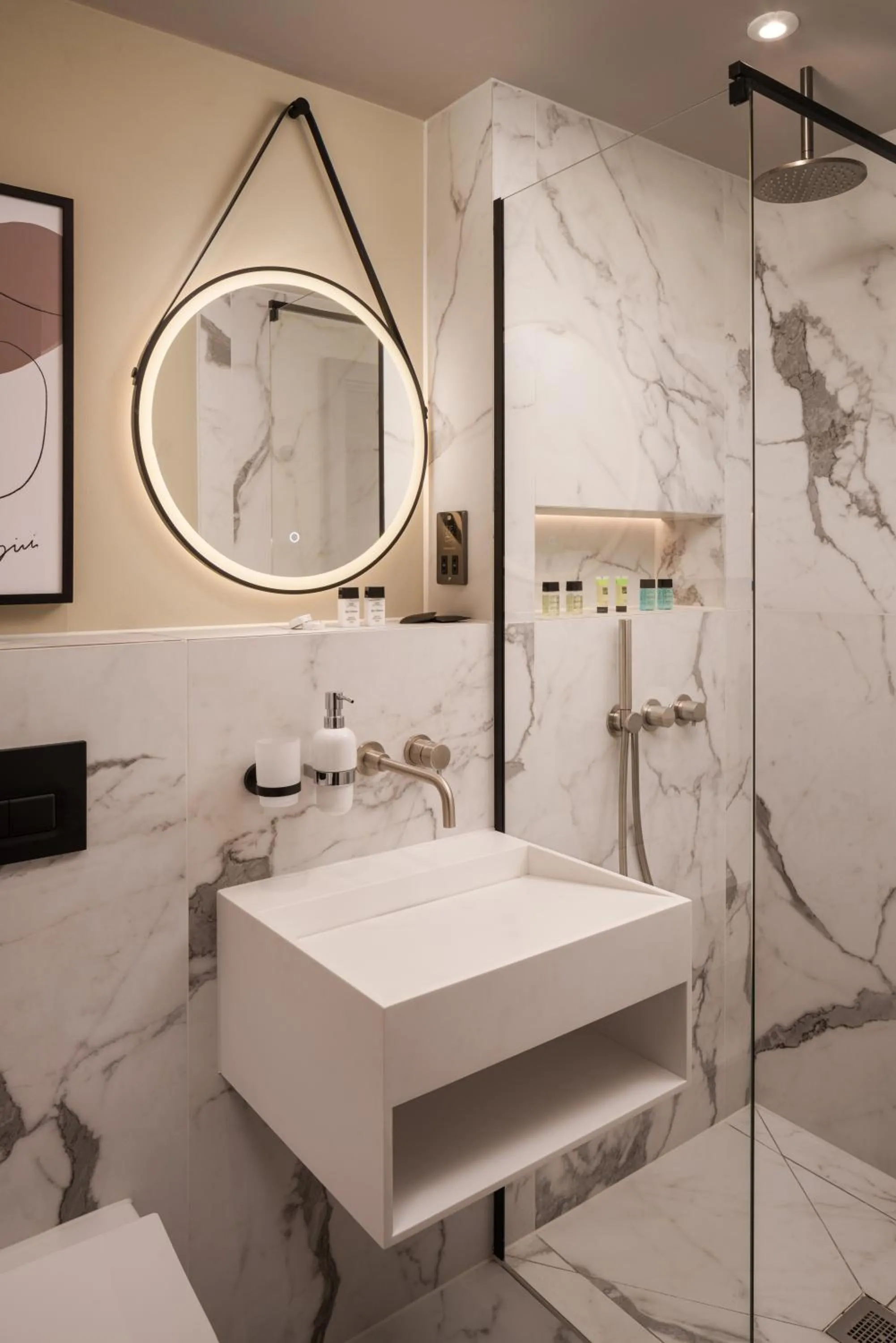 Shower in Central Park Hotel