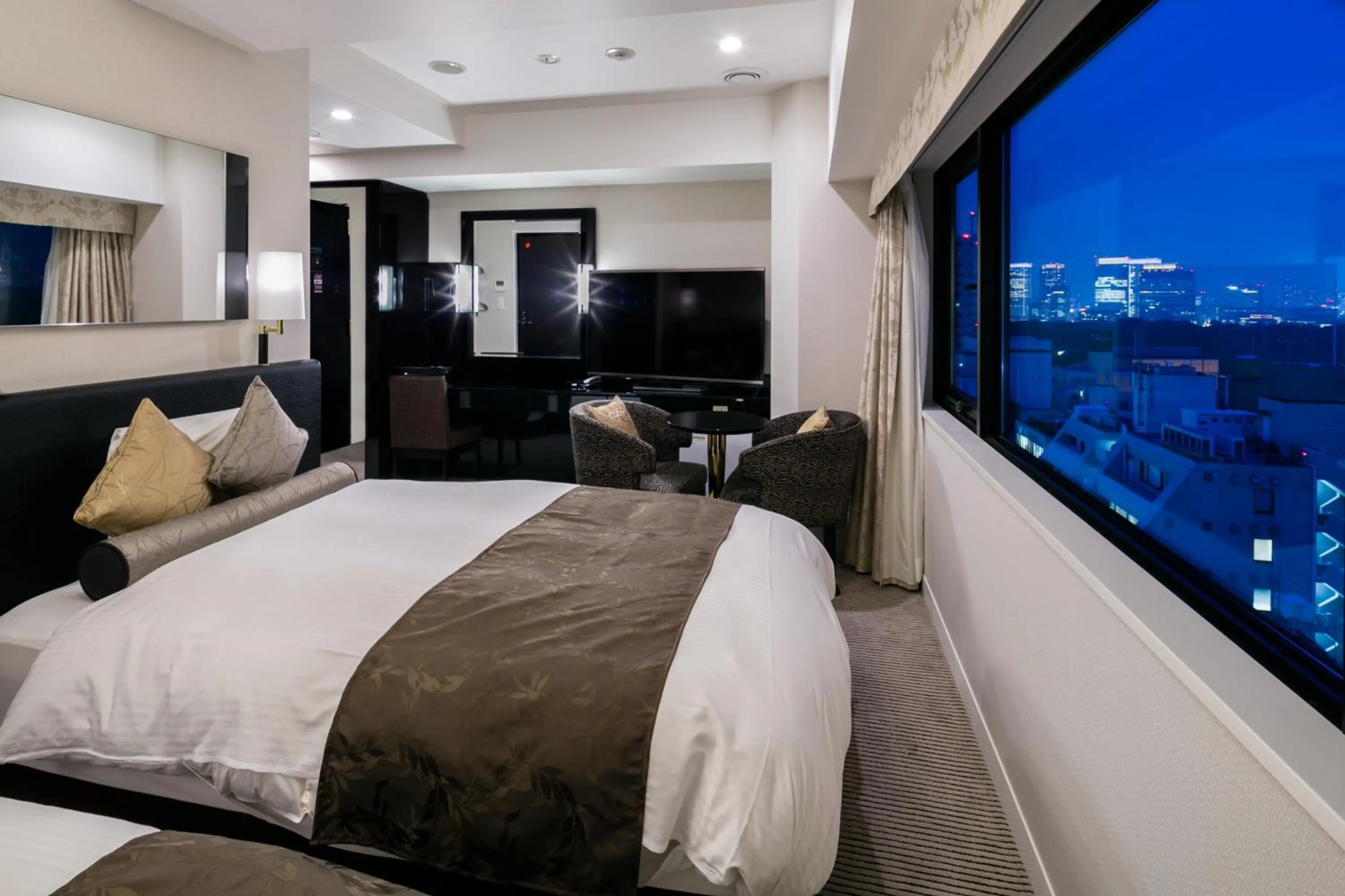 Photo of the whole room, Bed in APA Hotel Nagatacho Hanzomon Ekimae