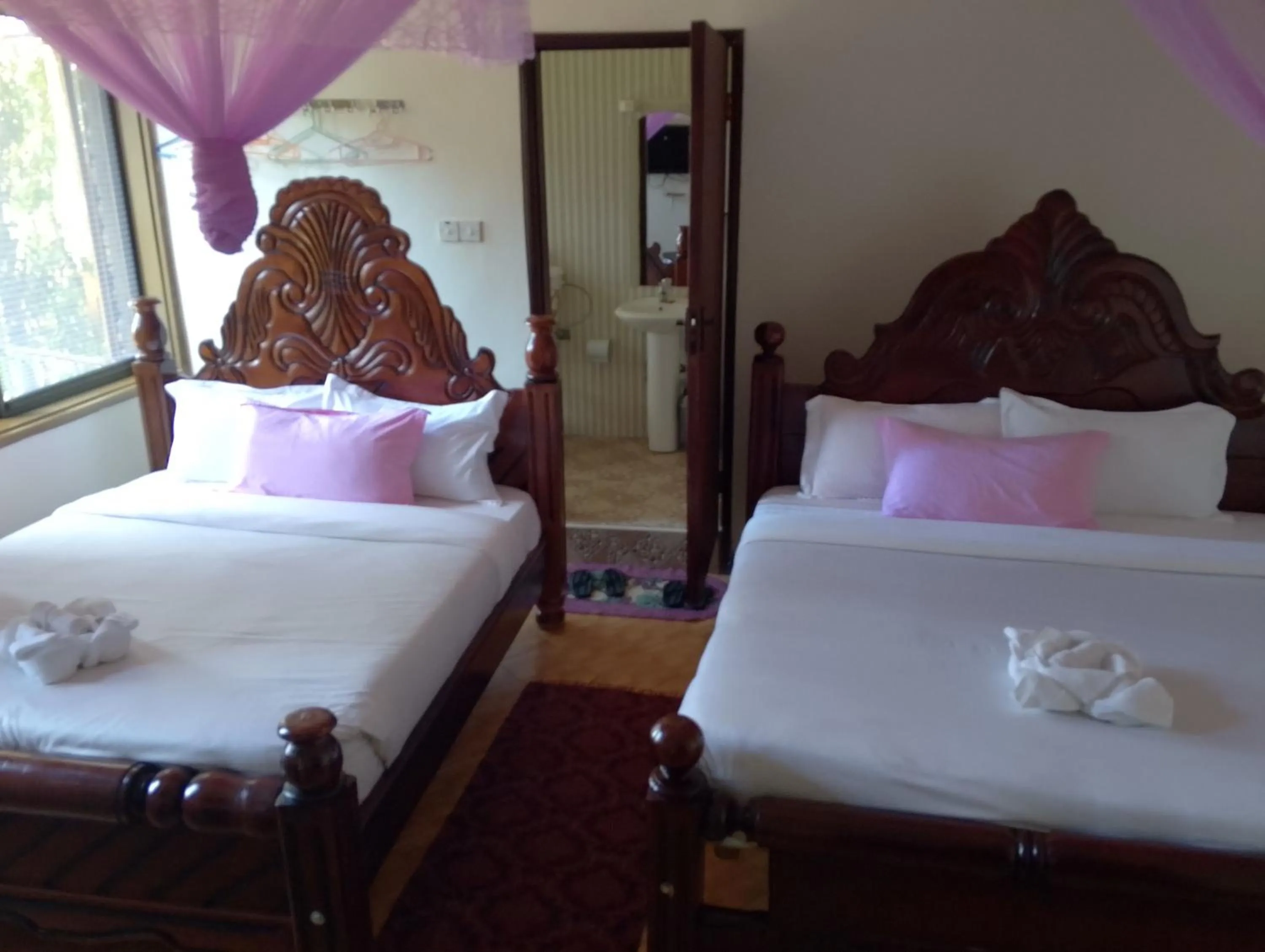 Bed in DISCOVERY COURTS HOTEL