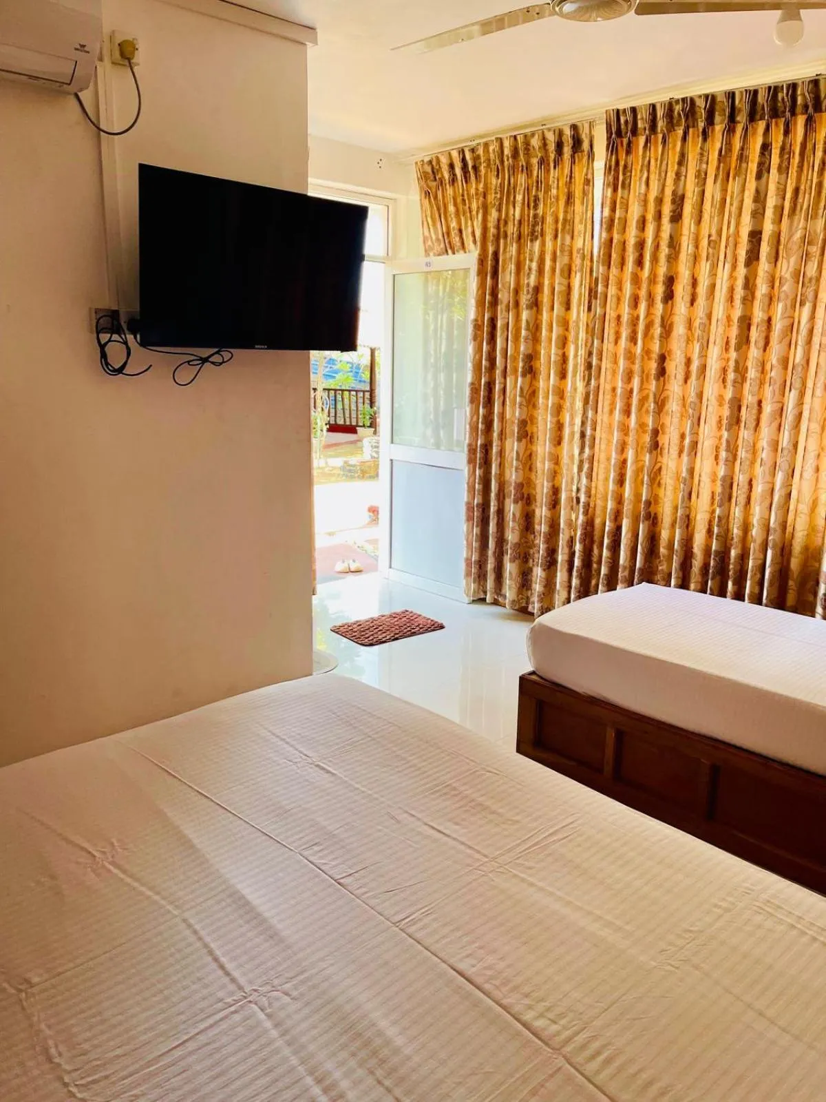 Bed in Anandas Beach Resort