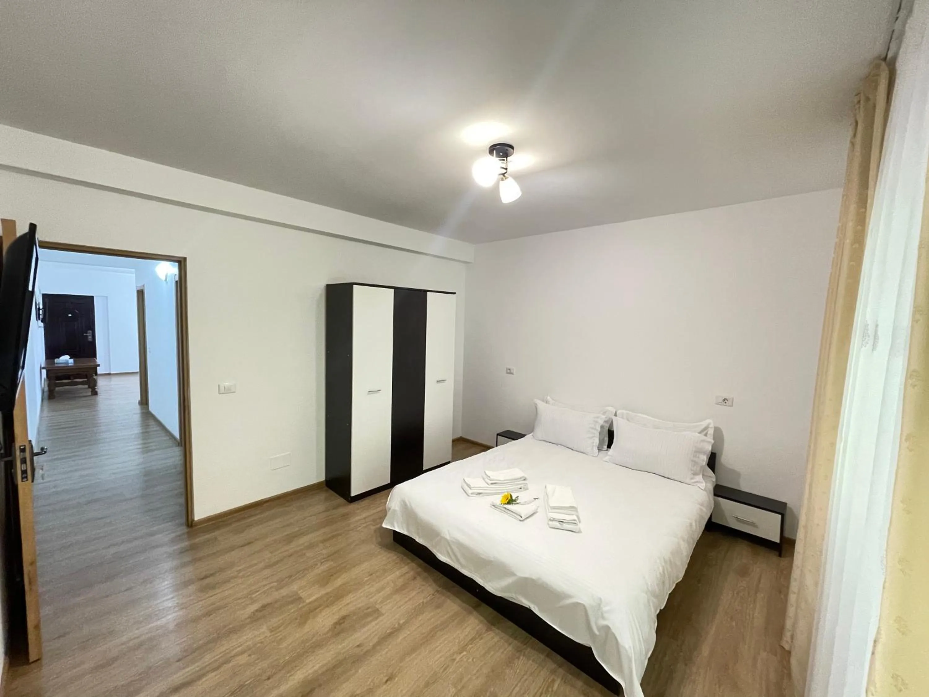 Bed in Cazare apartamente LAVI-TOUR Tg Neamț