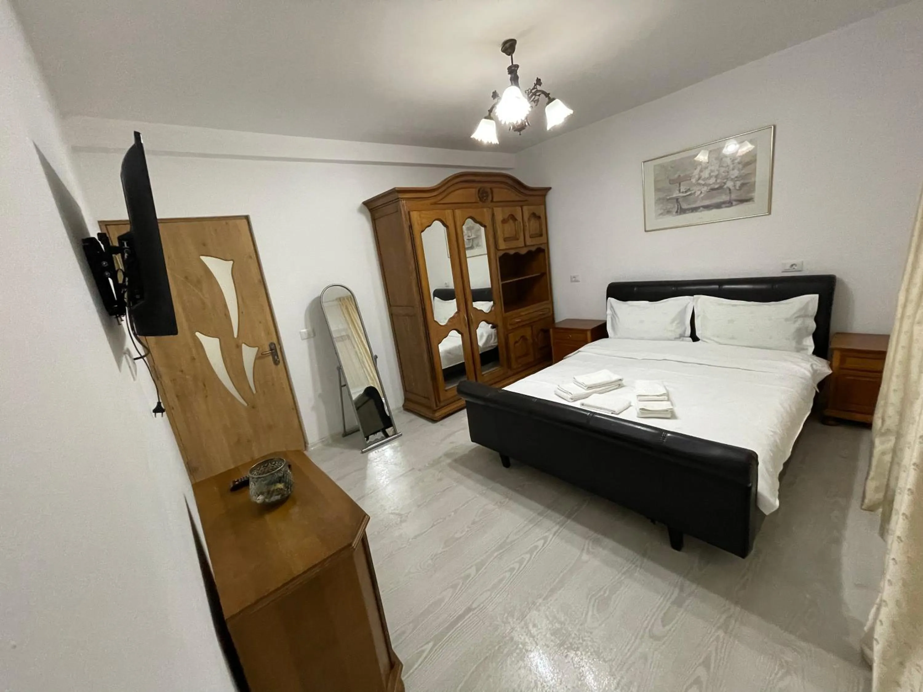 Bed in Cazare apartamente LAVI-TOUR Tg Neamț