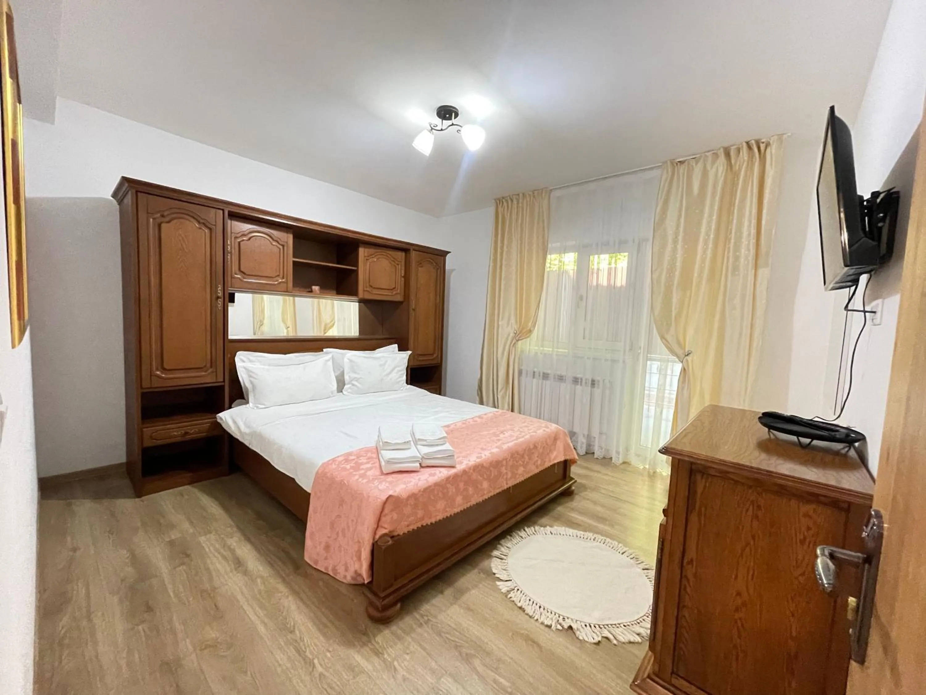 Bed in Cazare apartamente LAVI-TOUR Tg Neamț