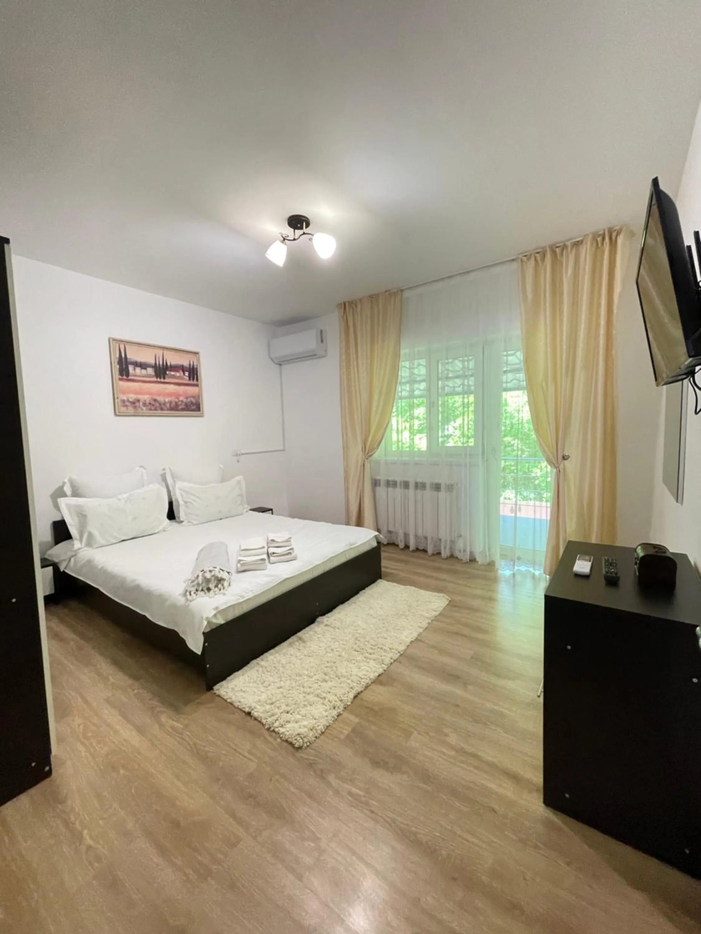 Bed in Cazare apartamente LAVI-TOUR Tg Neamț