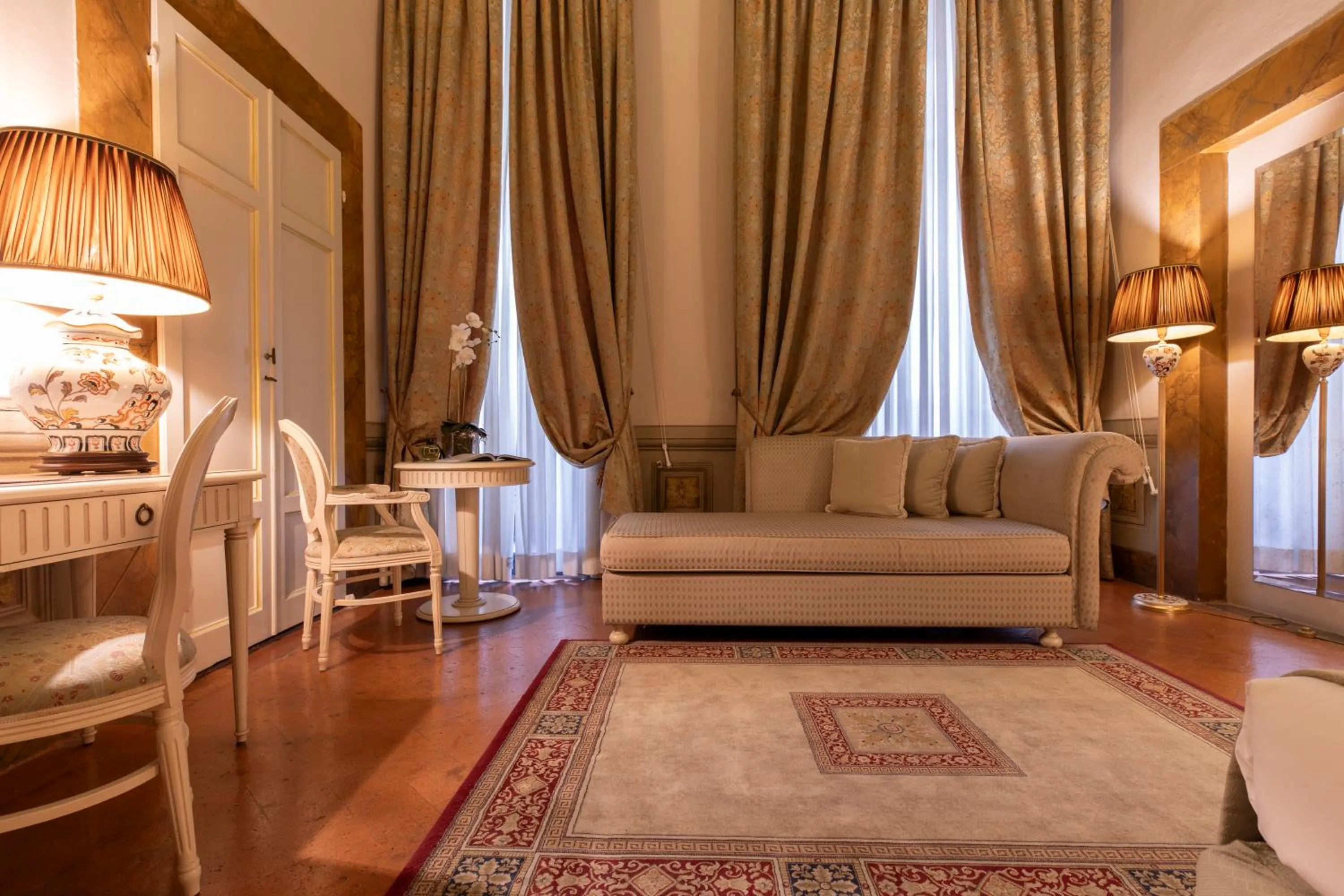 Living room in Palazzo Guicciardini