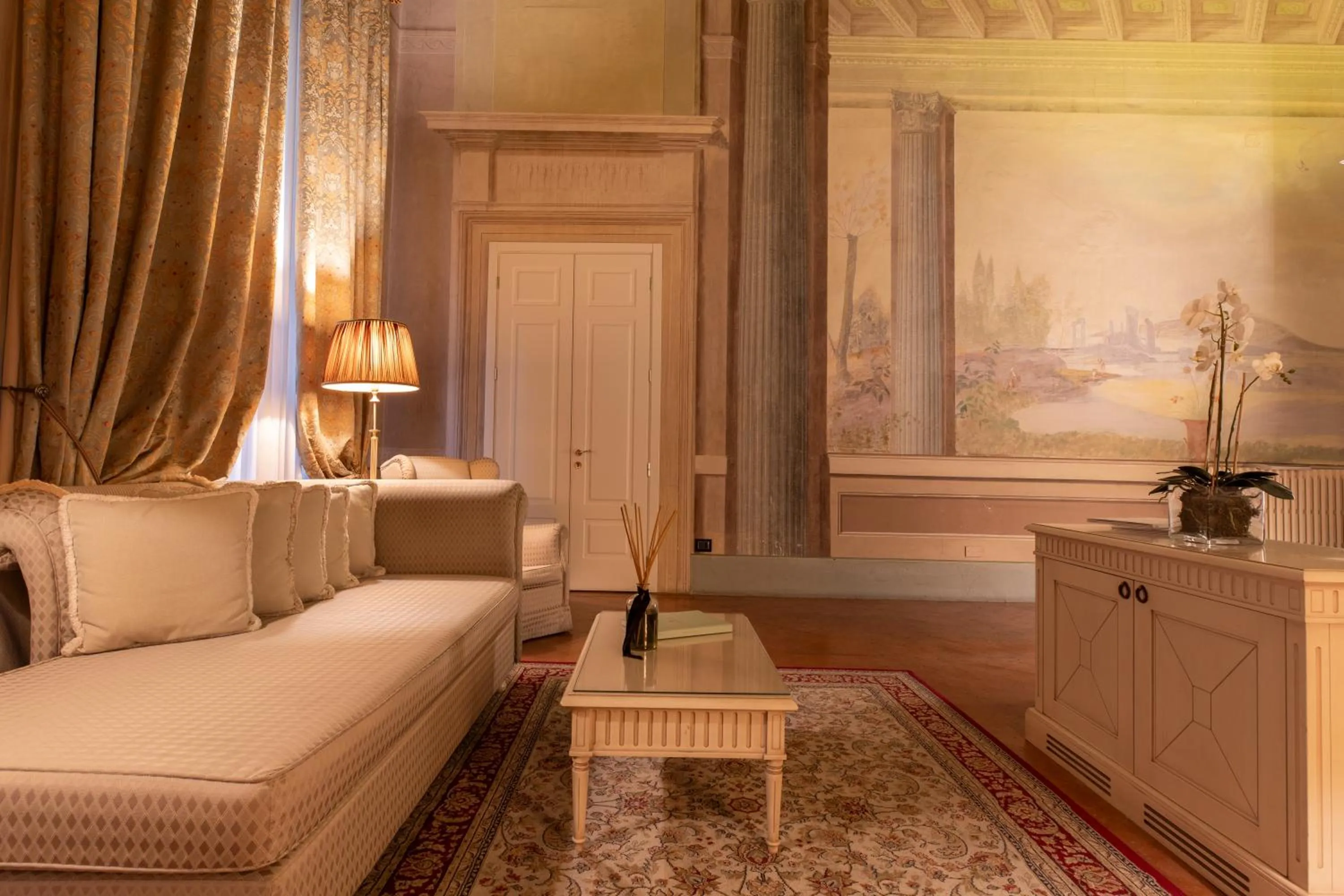 Photo of the whole room, Bed in Palazzo Guicciardini