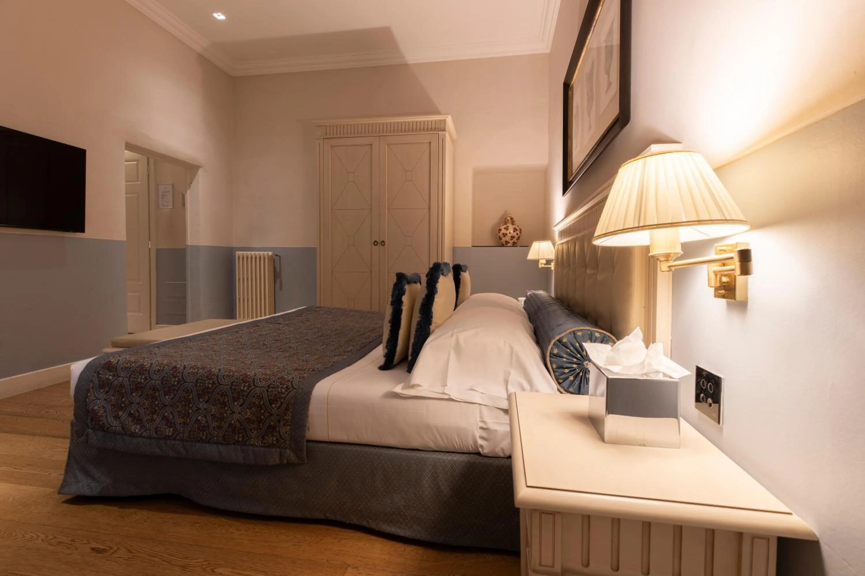 Bed in Palazzo Guicciardini