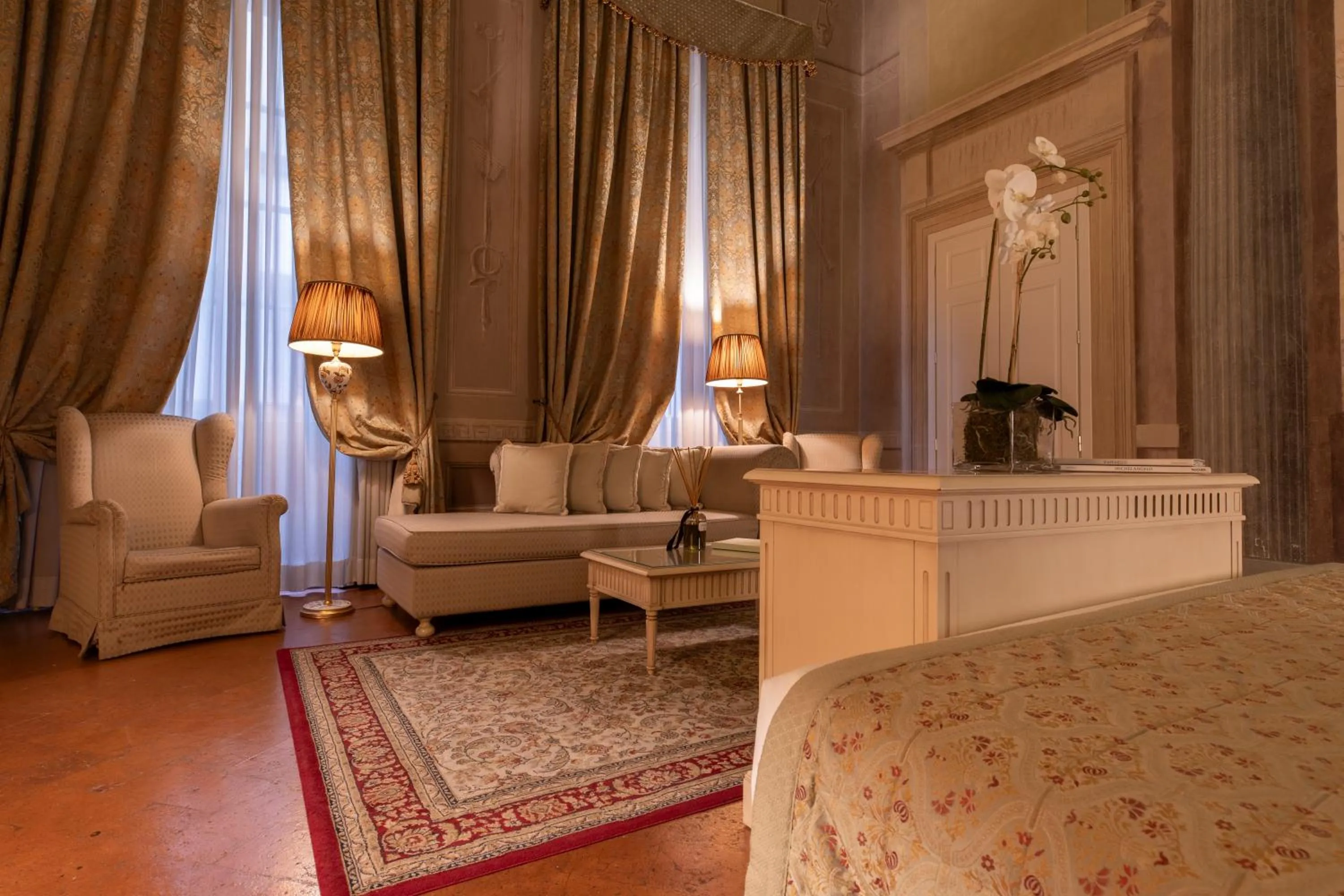 Photo of the whole room, Bed in Palazzo Guicciardini