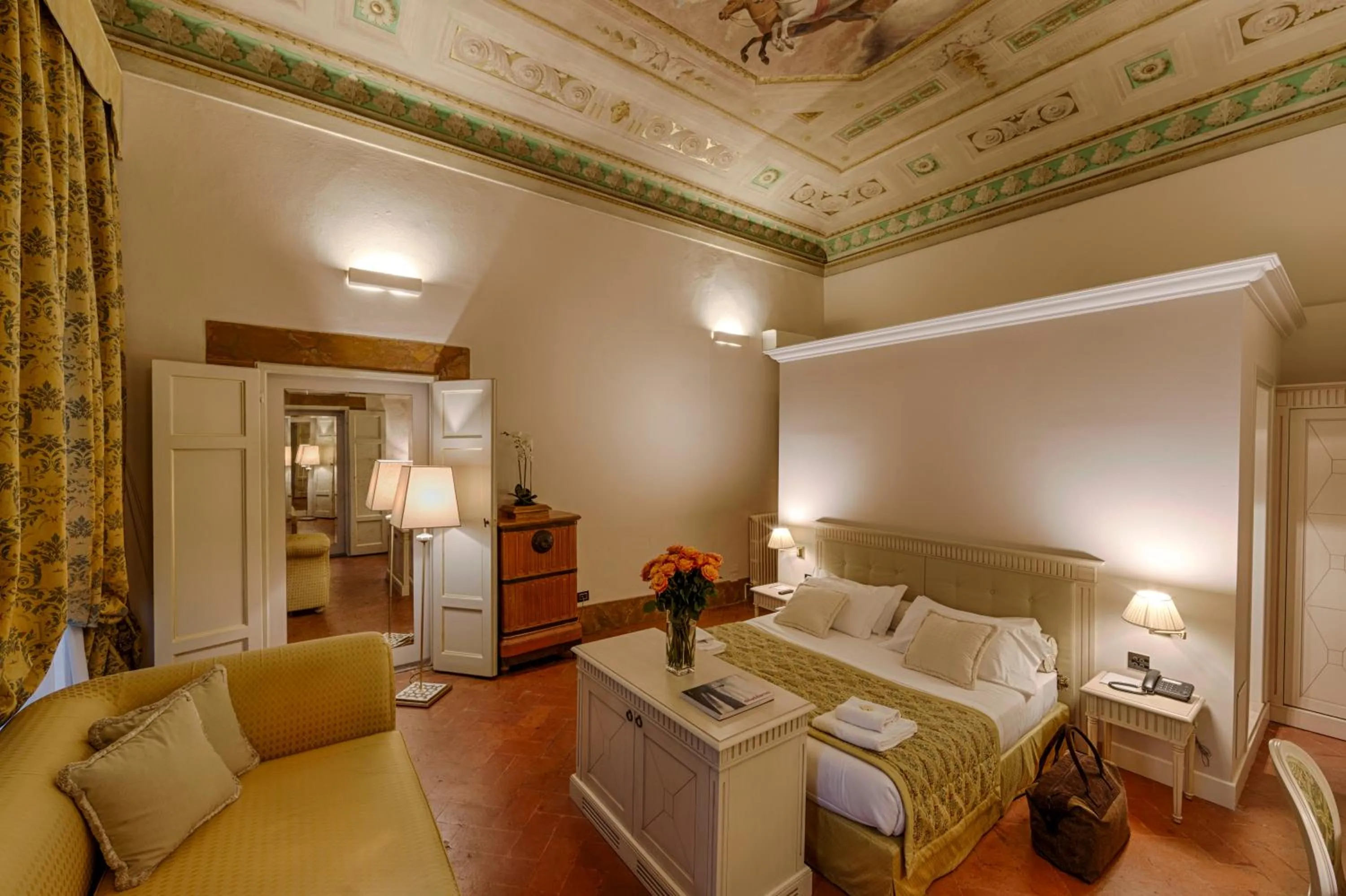 Photo of the whole room, Bed in Palazzo Guicciardini