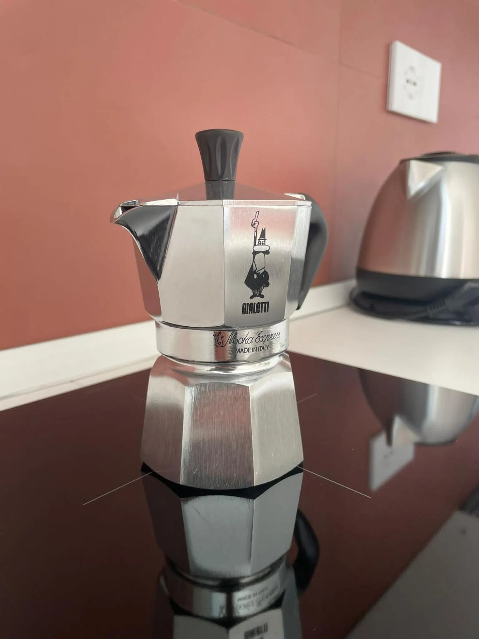 Coffee/tea facilities in Paquja