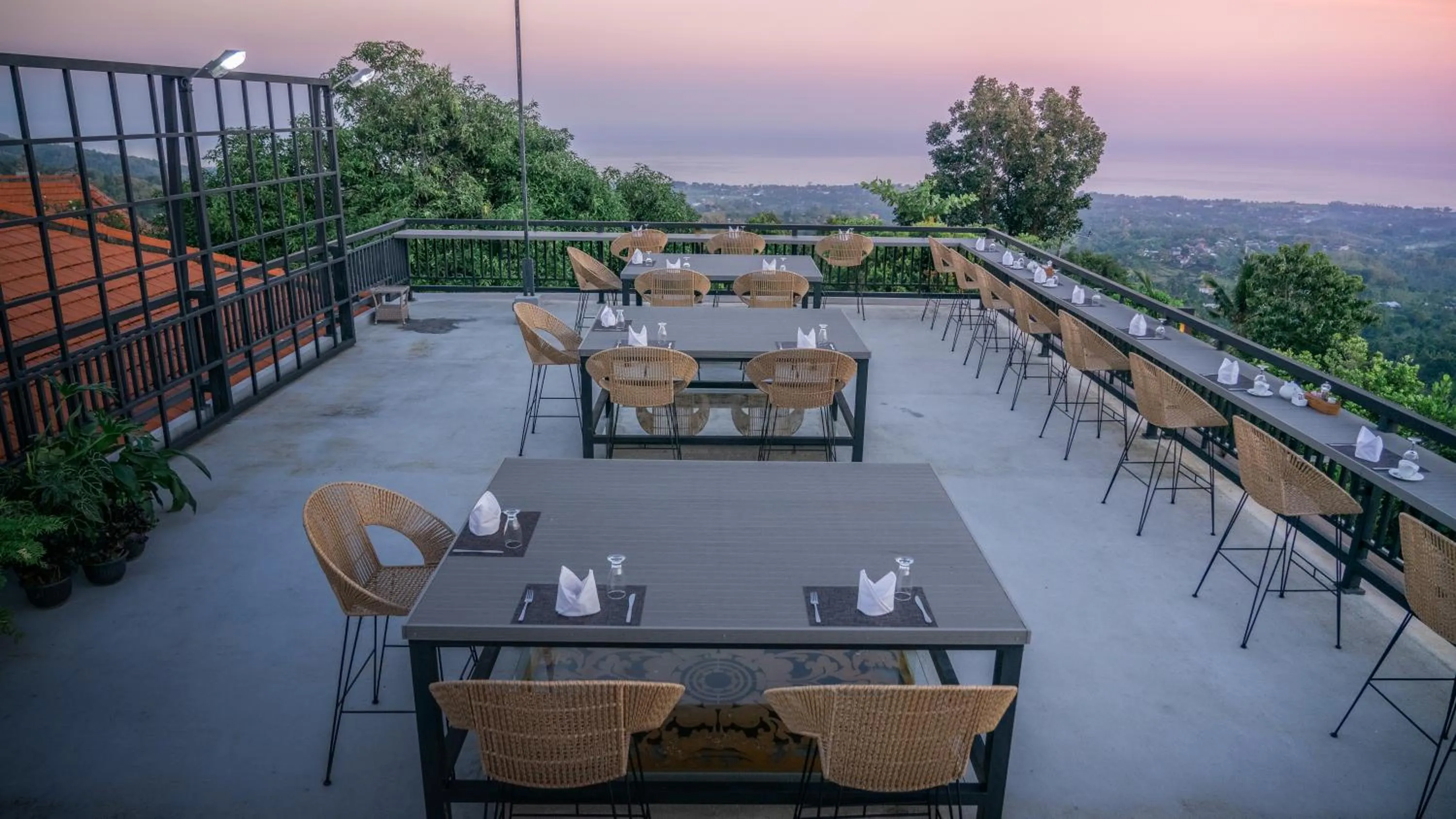 Restaurant/places to eat in Villa Selonding Batu