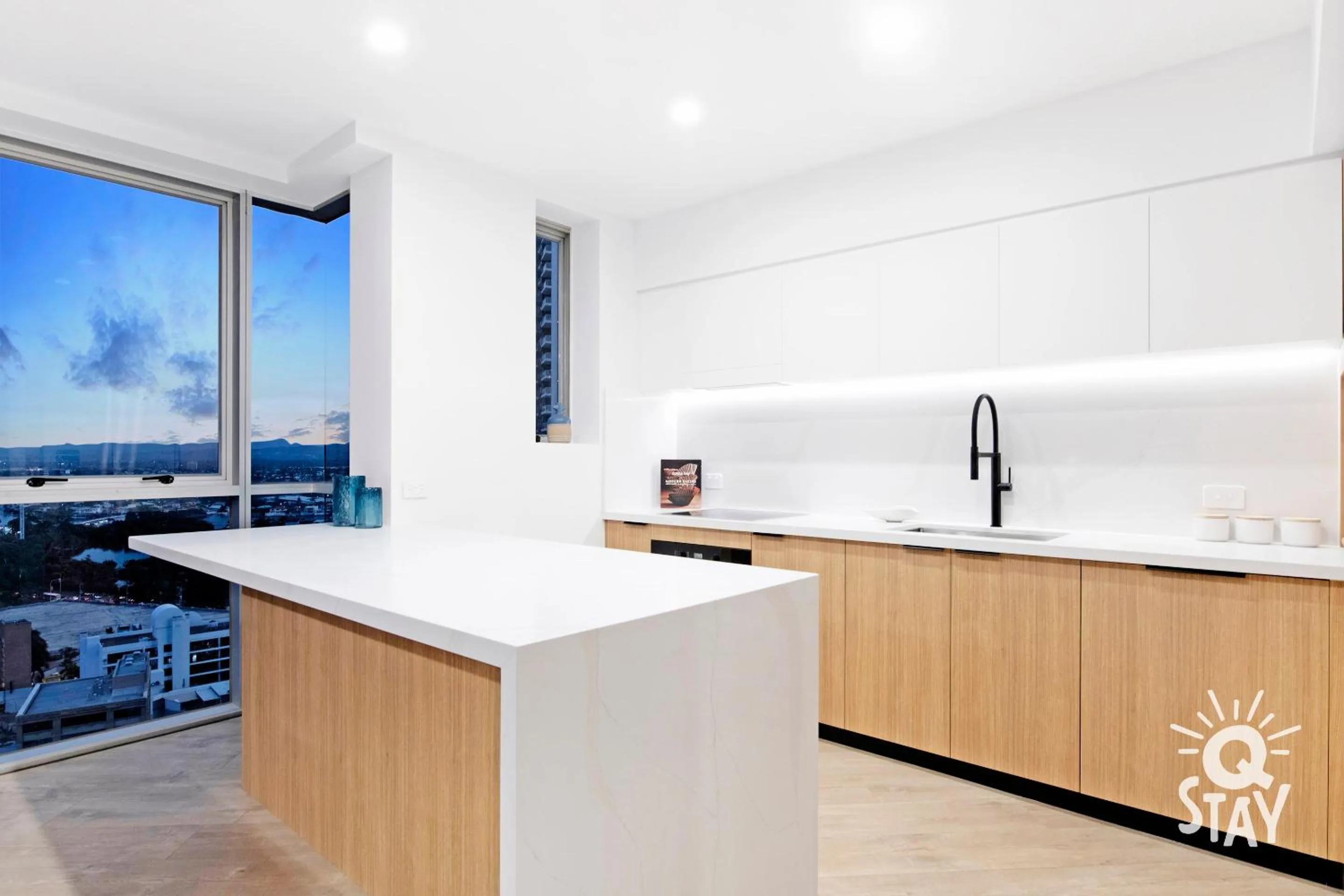 Coffee/tea facilities in Chevron Renaissance by Vaun