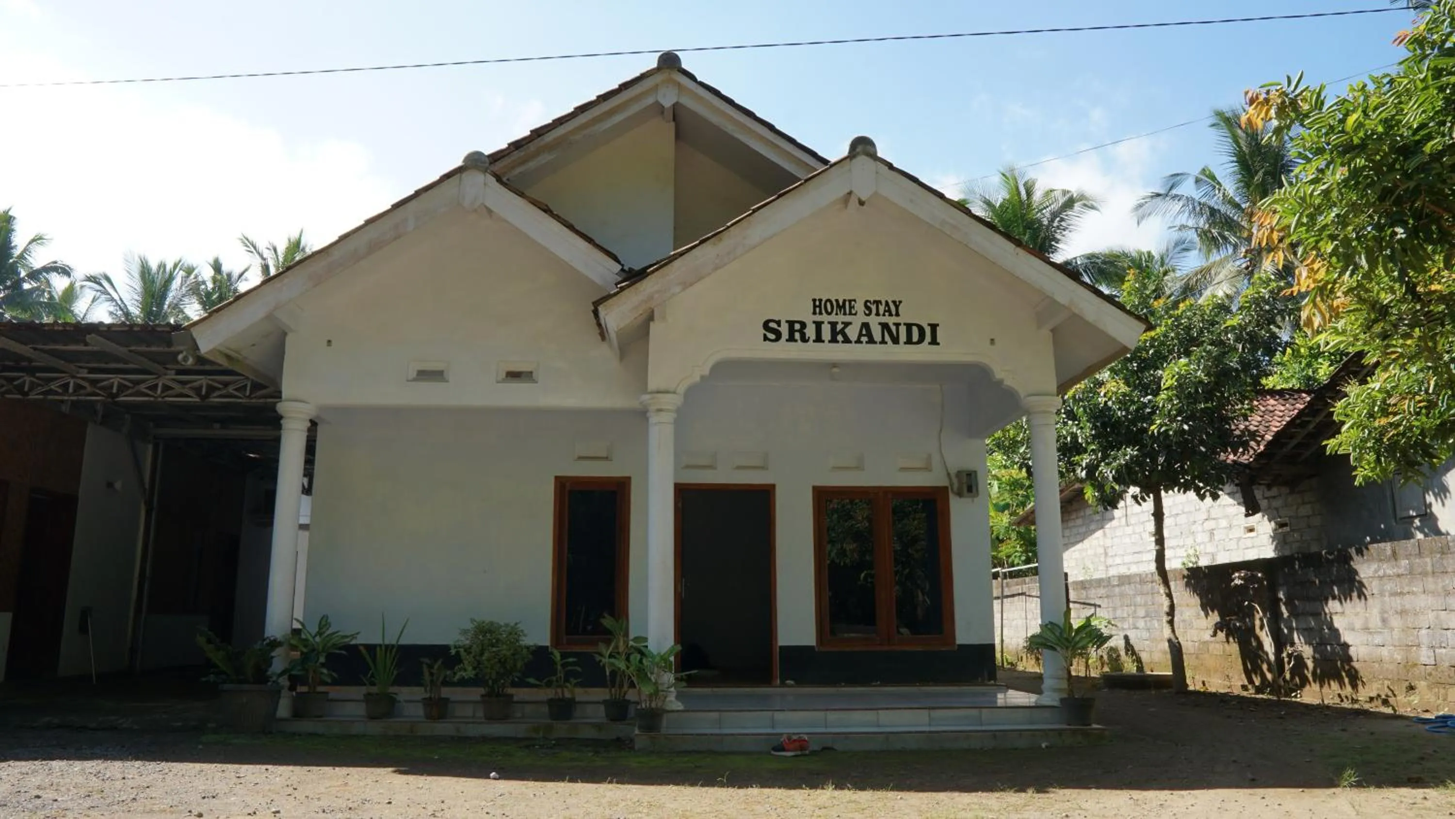 Facade/entrance in Hotel O Homestay Srikandi Pulau Merah BeachNearPantai Pancer