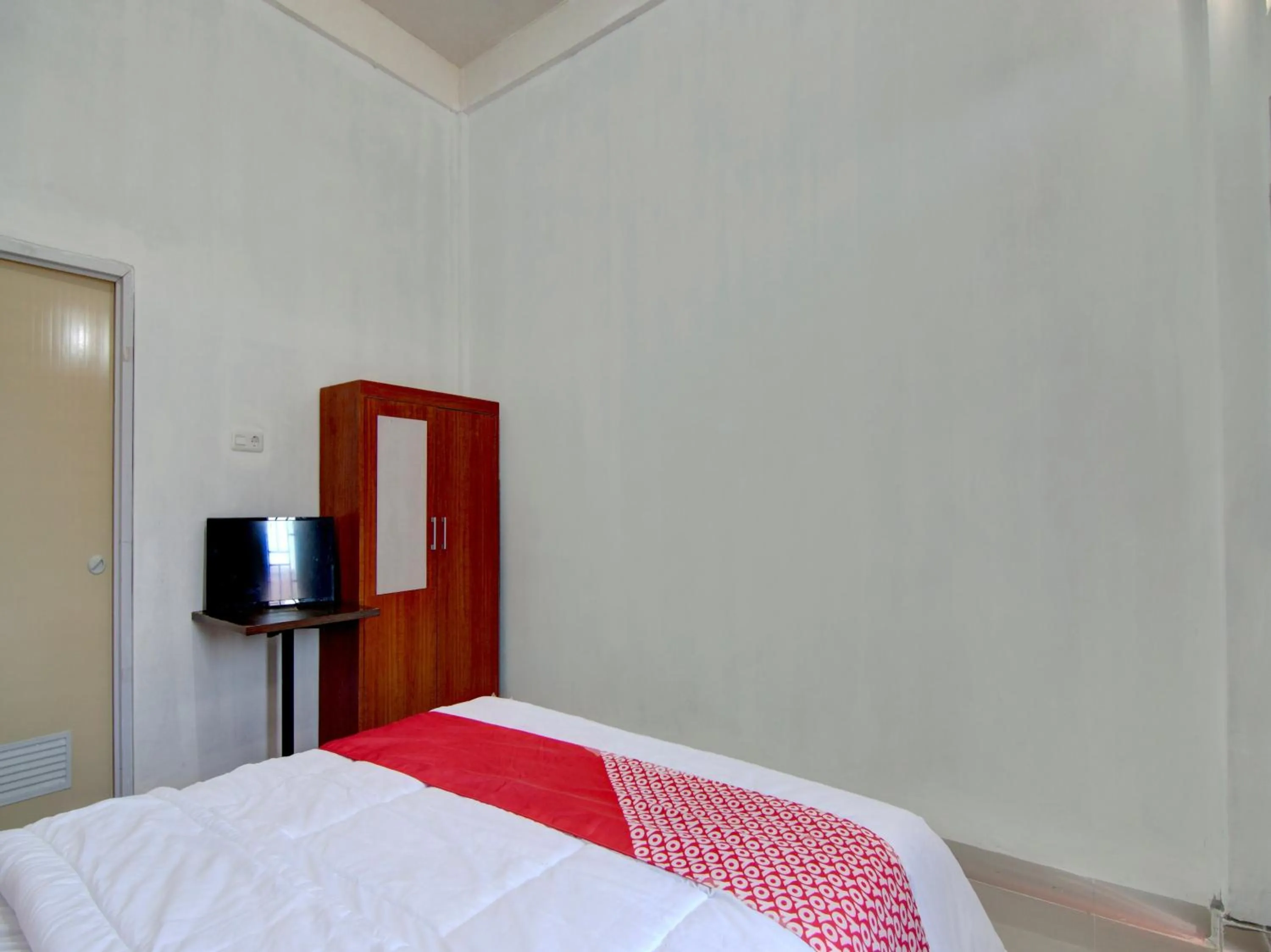 Bedroom, Bed in Hotel O Jasmine House Syariah Near Masjid Nurul Ikhwan