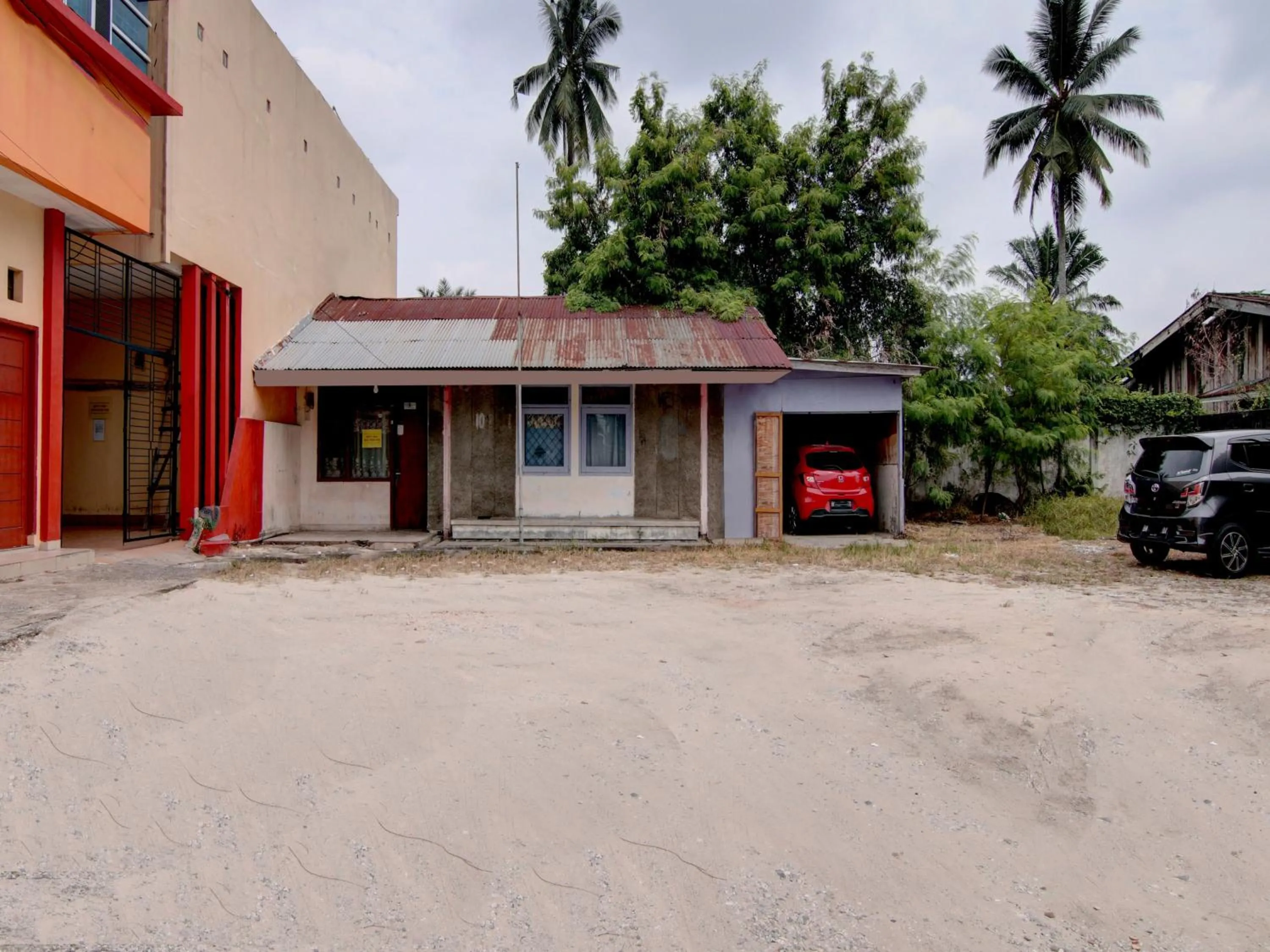 Lobby or reception in Hotel O Jasmine House Syariah Near Masjid Nurul Ikhwan