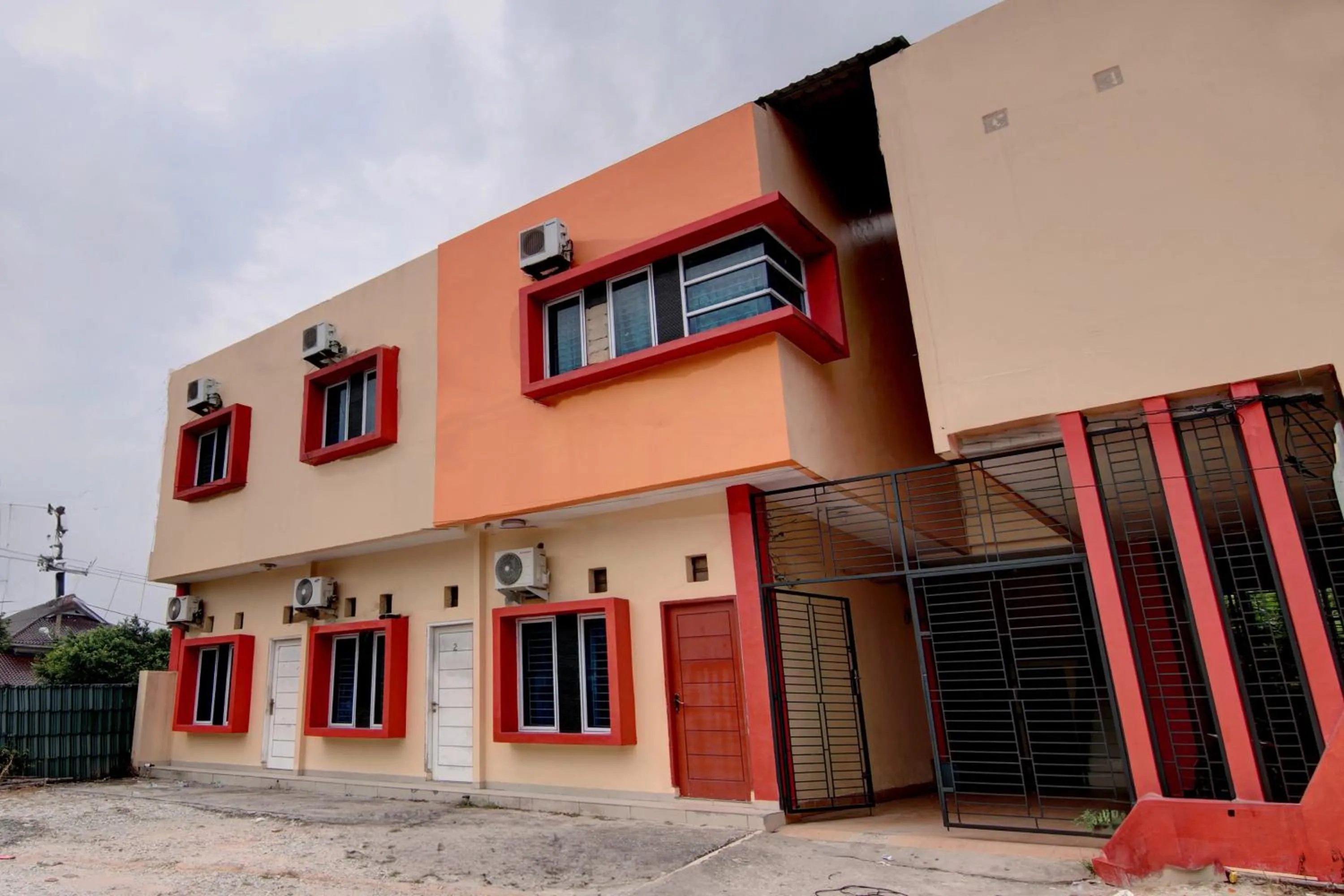 Facade/entrance in Hotel O Jasmine House Syariah Near Masjid Nurul Ikhwan