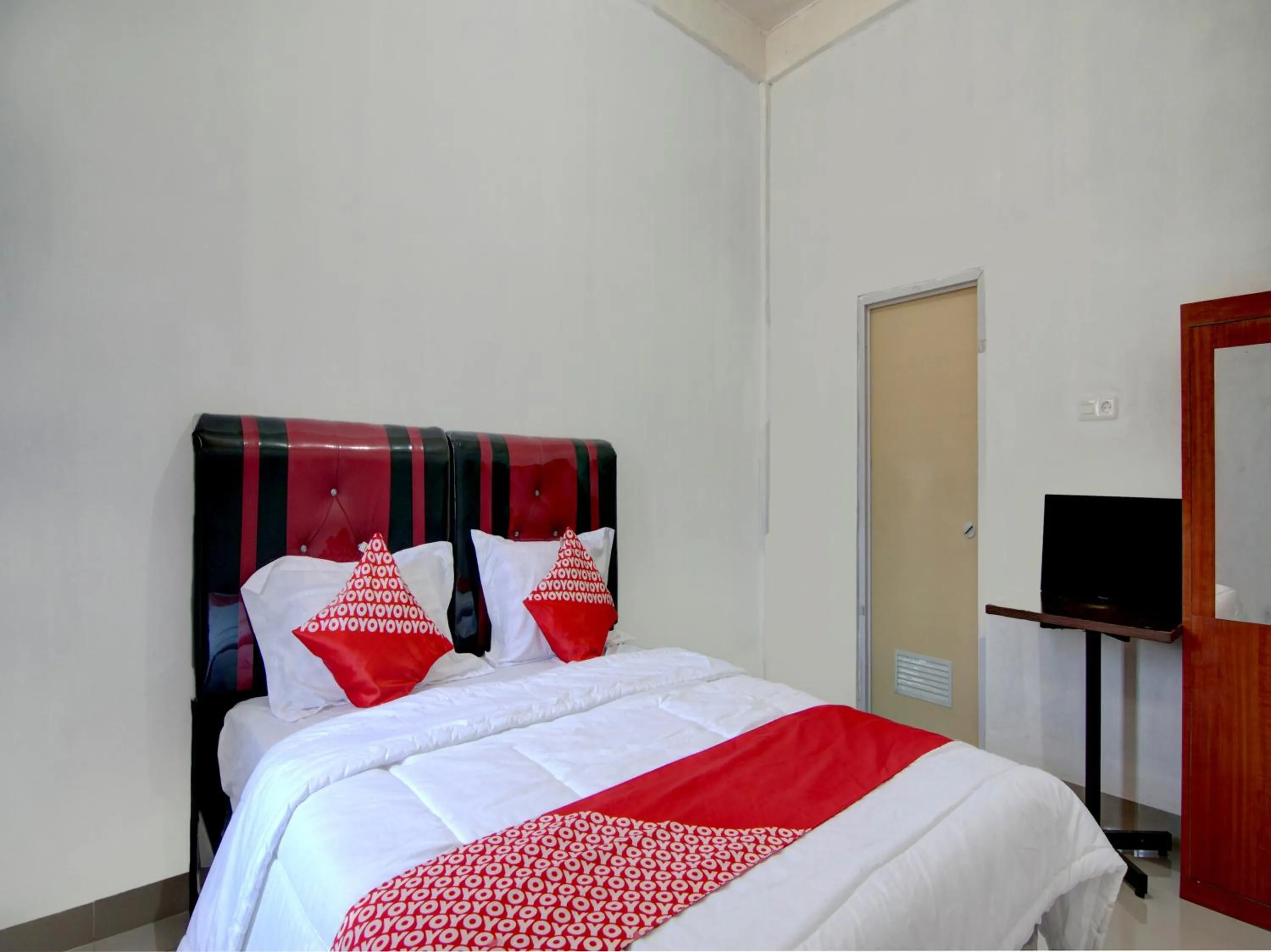 Bedroom, Bed in Hotel O Jasmine House Syariah Near Masjid Nurul Ikhwan