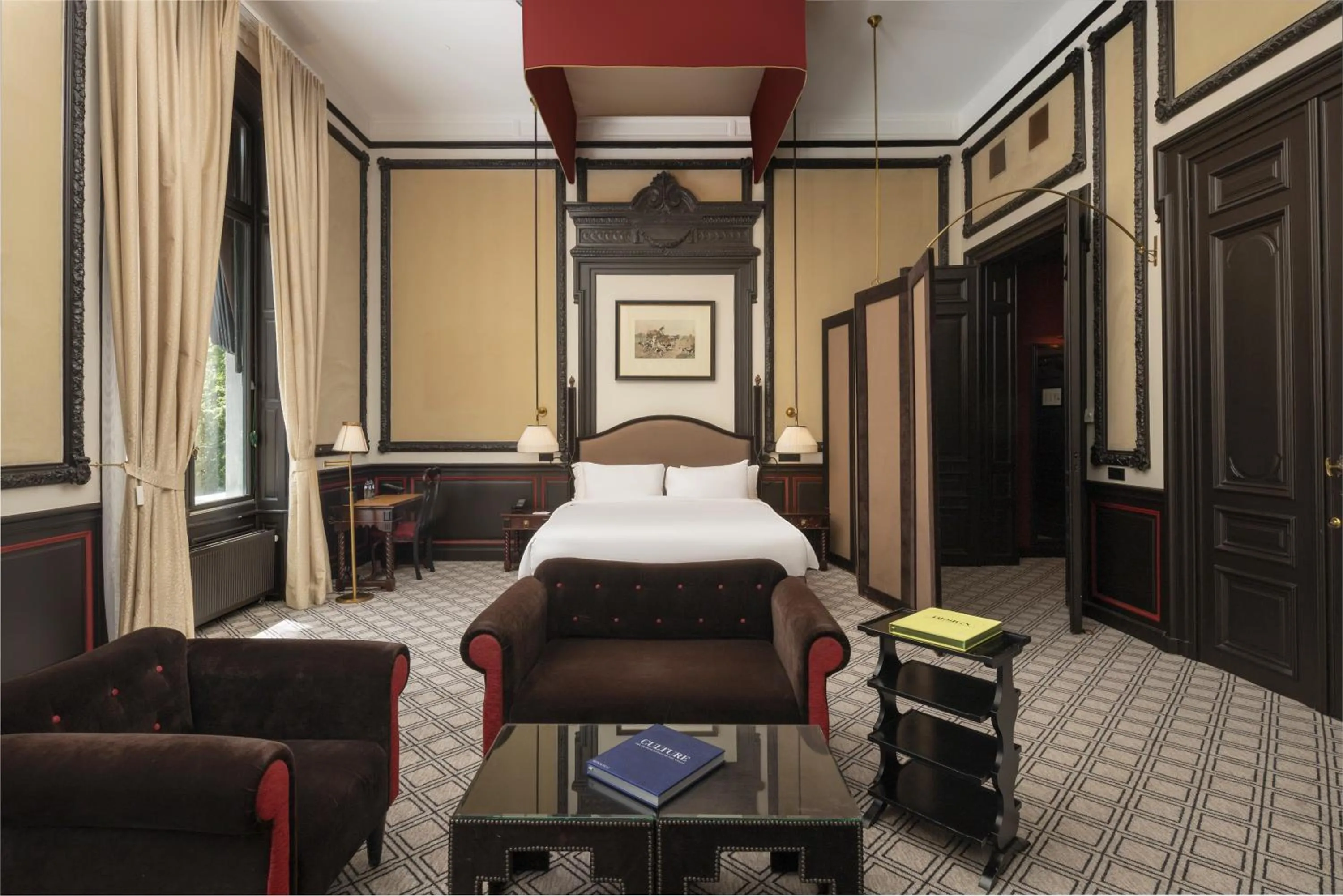 Photo of the whole room, Bed in Hotel Des Indes The Hague