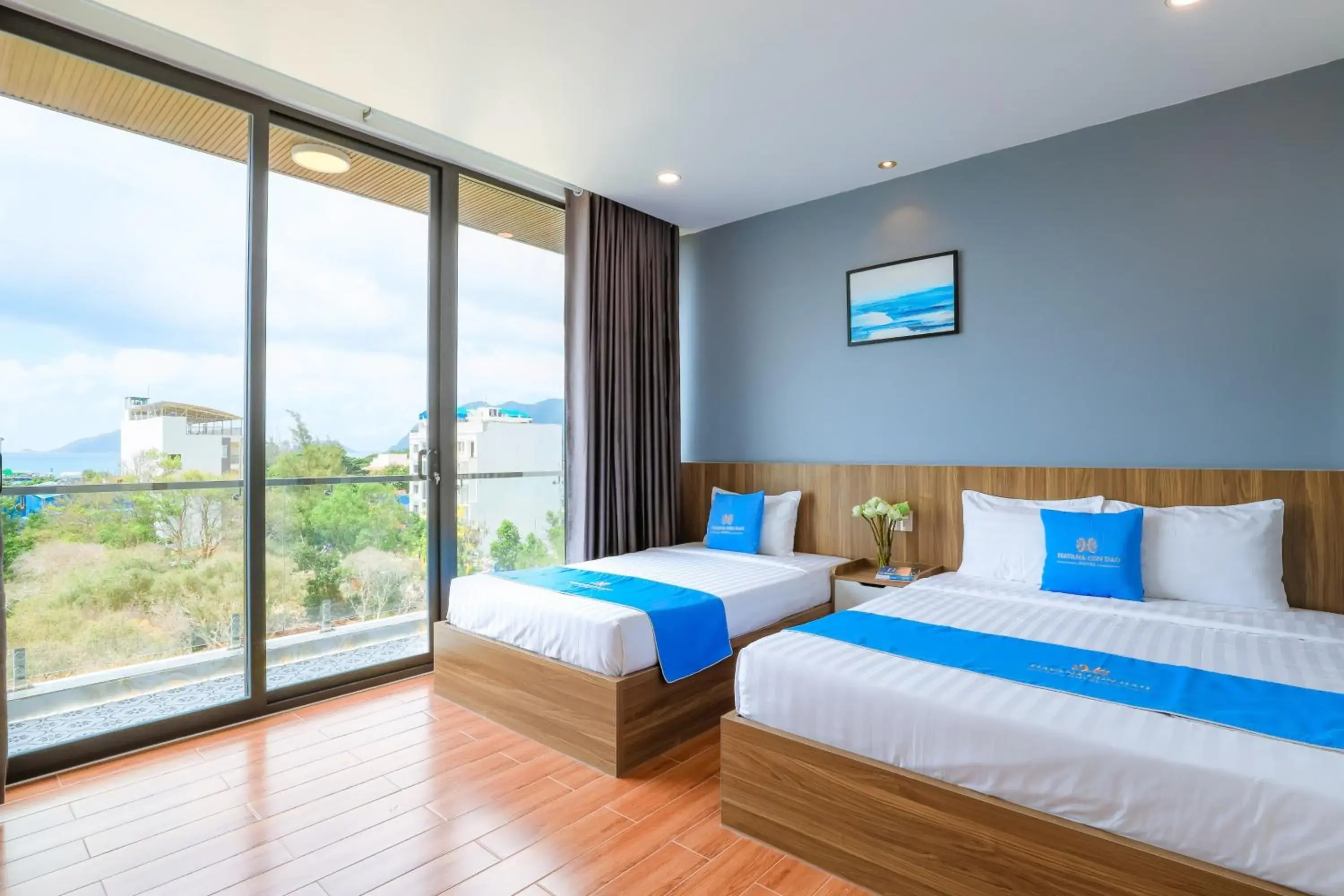 Triple Room with Balcony in Havana Con Dao Hotel Triple Room with Balcony in Havana Con Dao Hotel