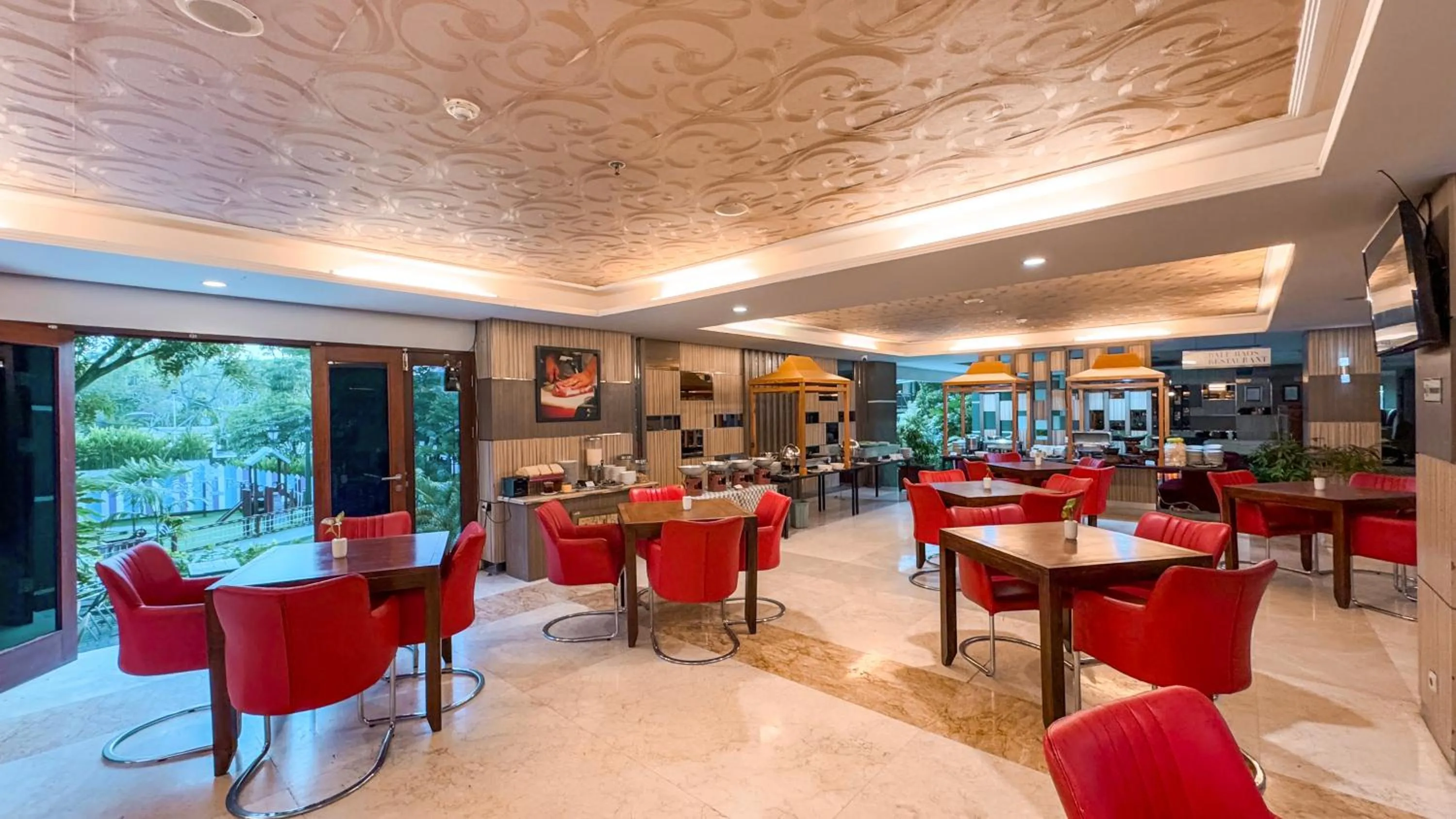 Restaurant/places to eat in Lorin Dwangsa Solo Hotel