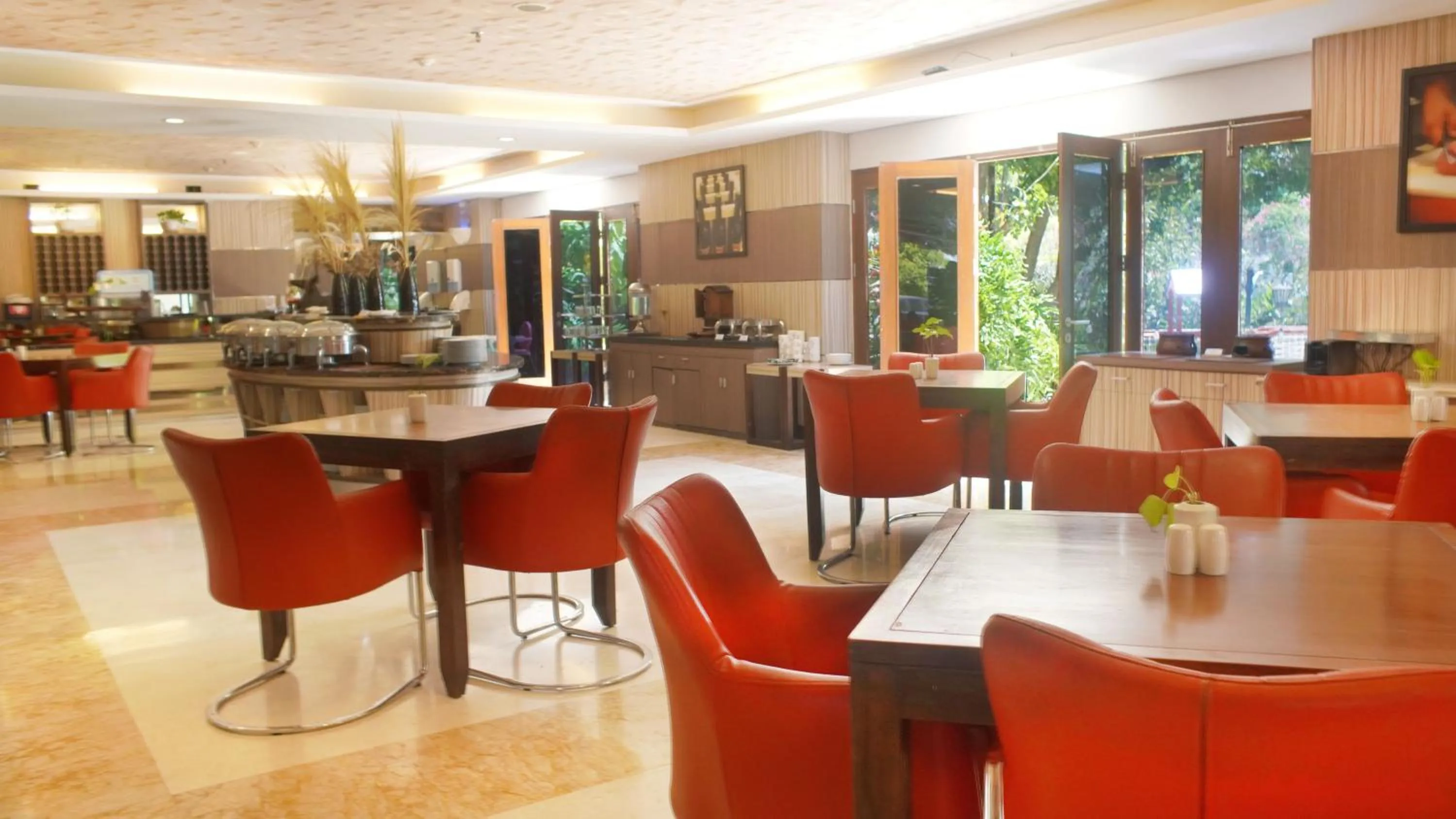 Breakfast in Lorin Dwangsa Solo Hotel