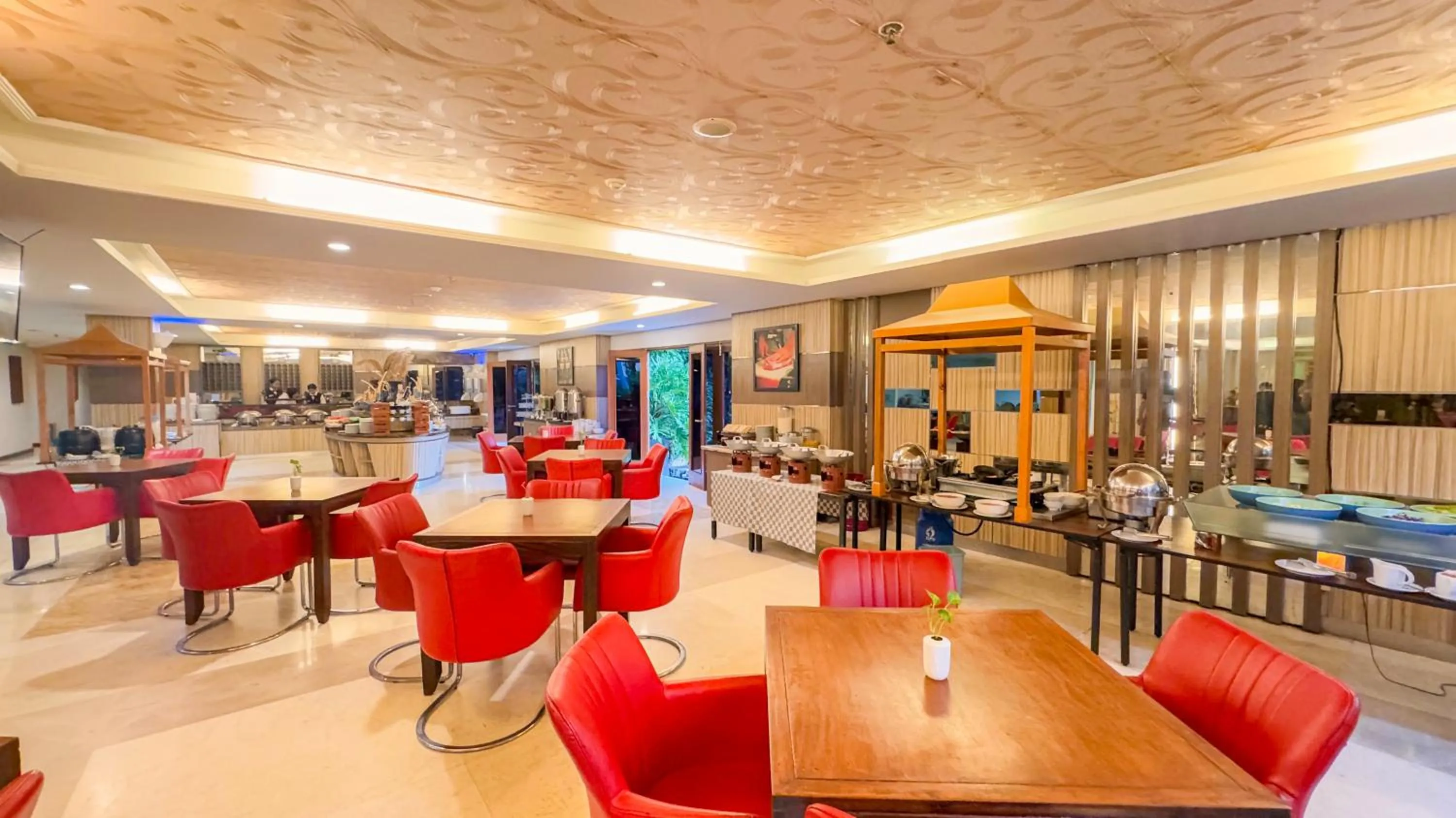 Restaurant/places to eat in Lorin Dwangsa Solo Hotel