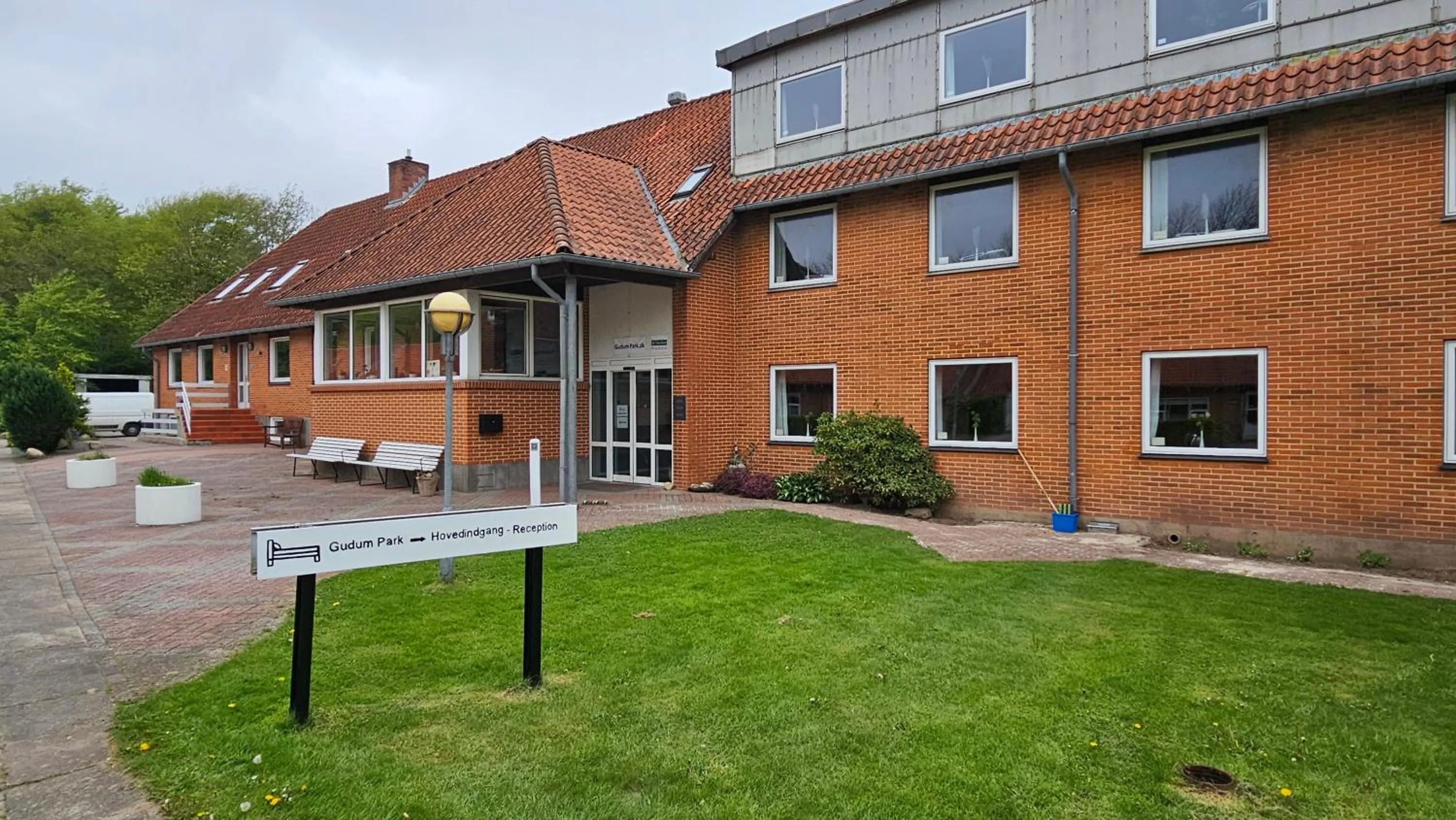 Facade/entrance in Gudum Park