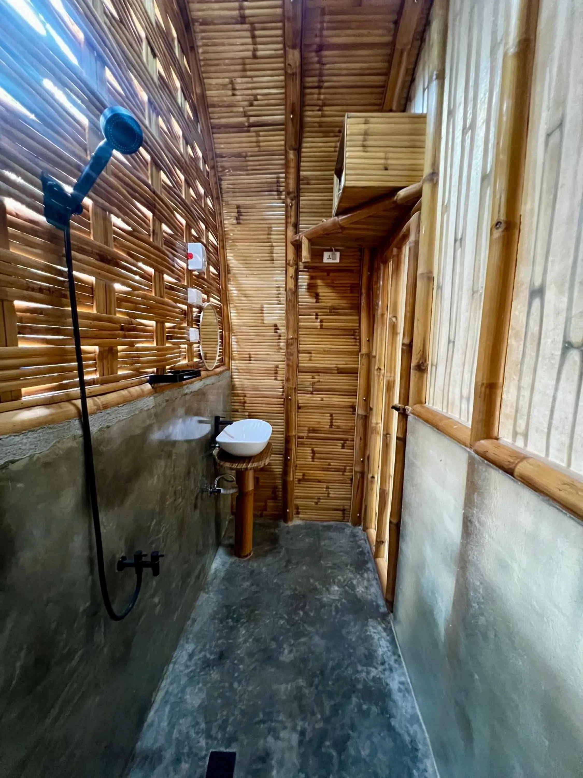 Toilet in The Backyard Inn