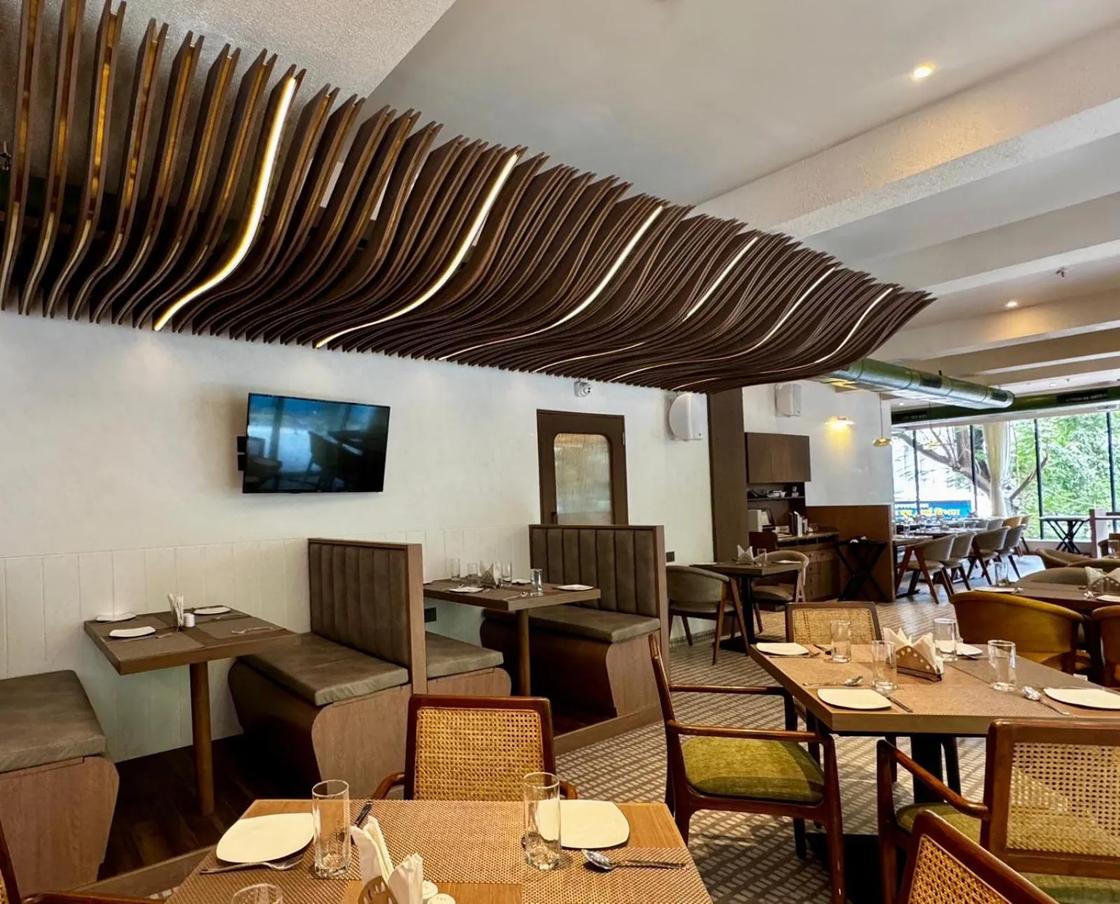 Restaurant/places to eat in Galaxy Beacon Hotel, Santacruz ,Mumbai