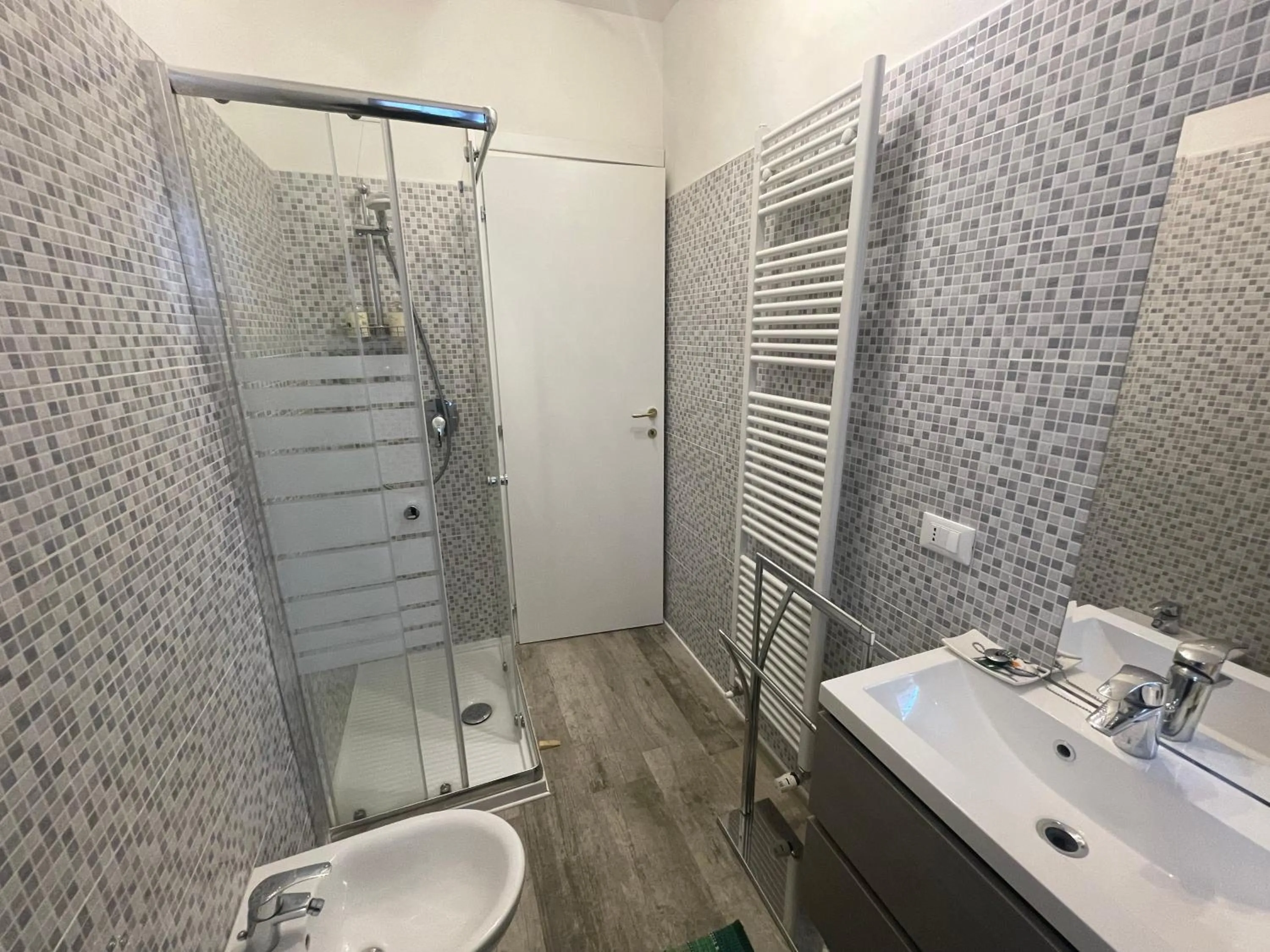 Shower in Hotel Diffuso Il Portichetto sulla collina a Vezio Perledo