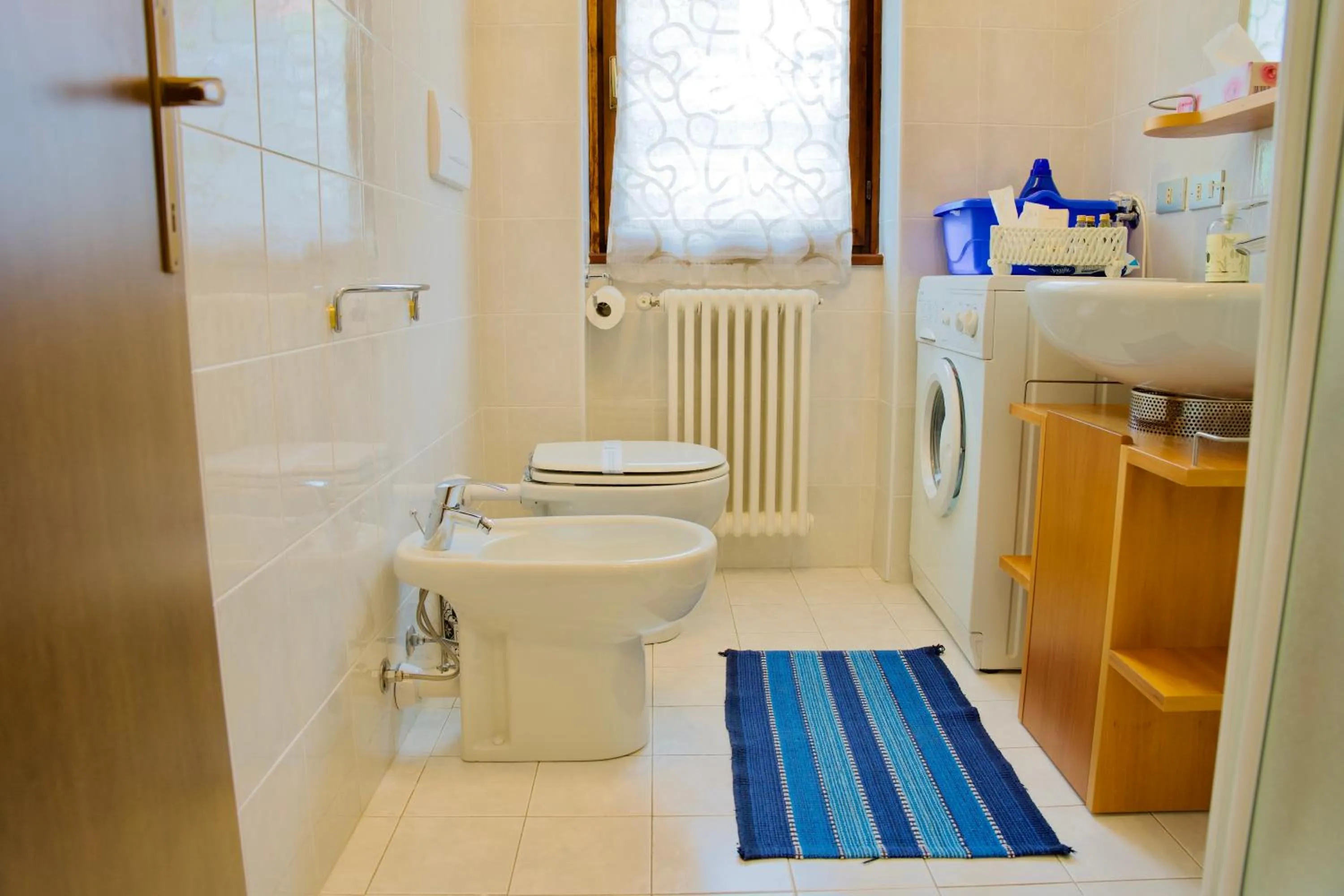 Shower in Hotel Diffuso Il Portichetto sulla collina a Vezio Perledo