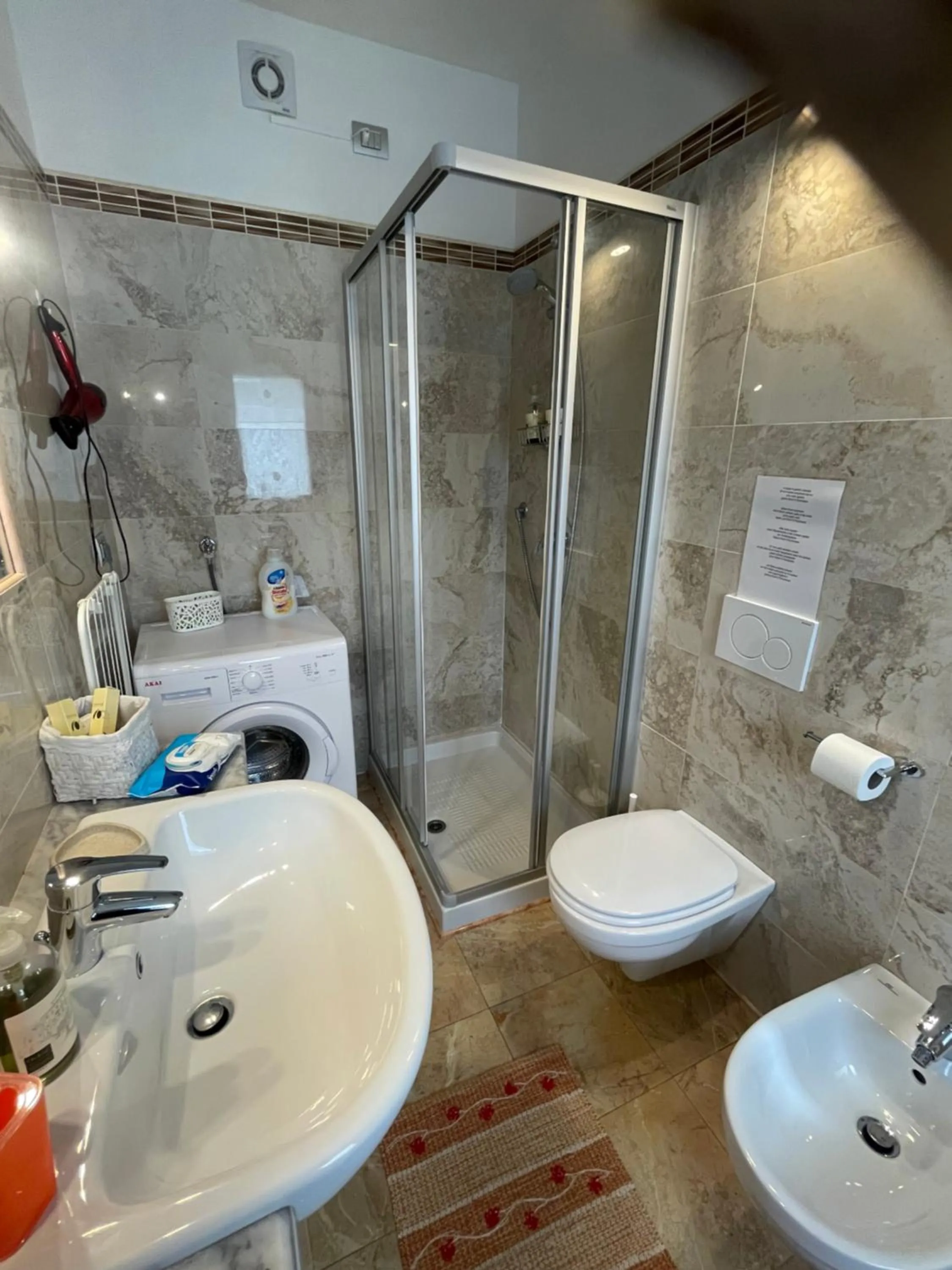 Shower in Hotel Diffuso Il Portichetto sulla collina a Vezio Perledo