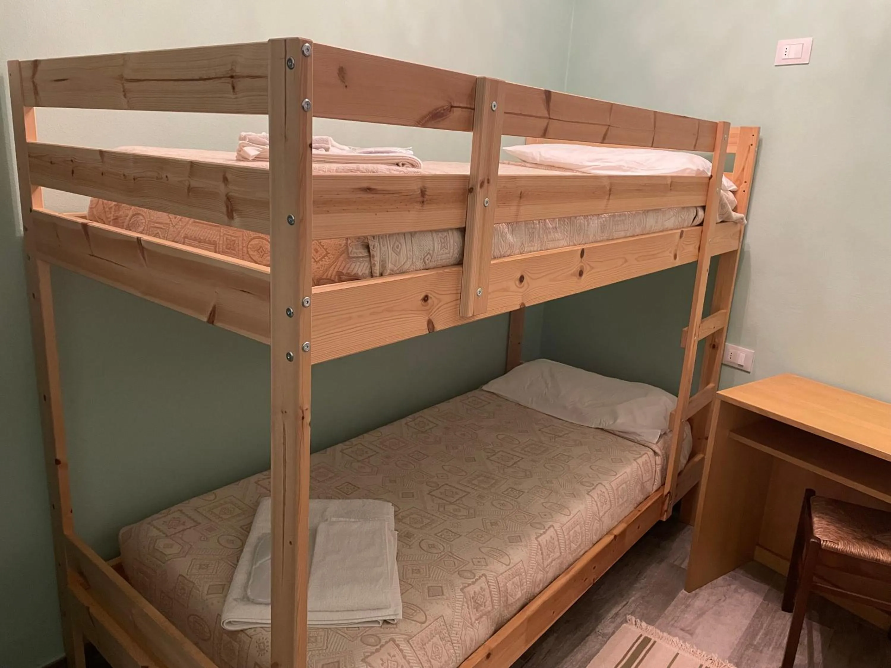 Bed in Hotel Diffuso Il Portichetto sulla collina a Vezio Perledo