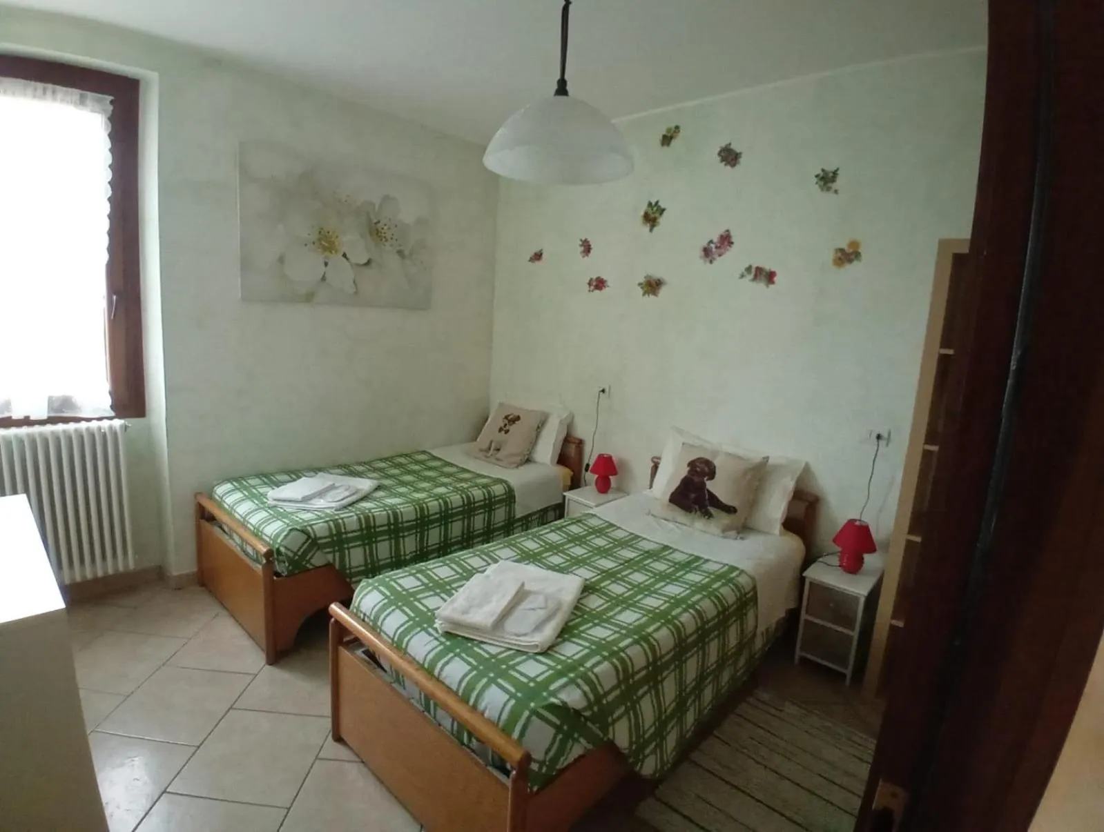 Bedroom, Bed in Hotel Diffuso Il Portichetto sulla collina a Vezio Perledo