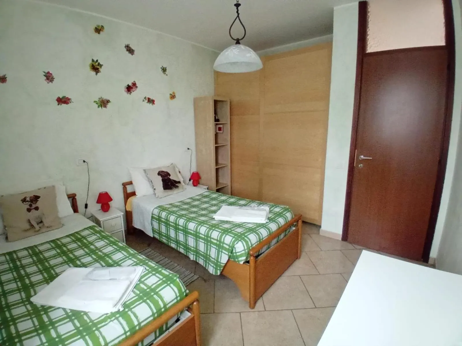 Bedroom, Bed in Hotel Diffuso Il Portichetto sulla collina a Vezio Perledo