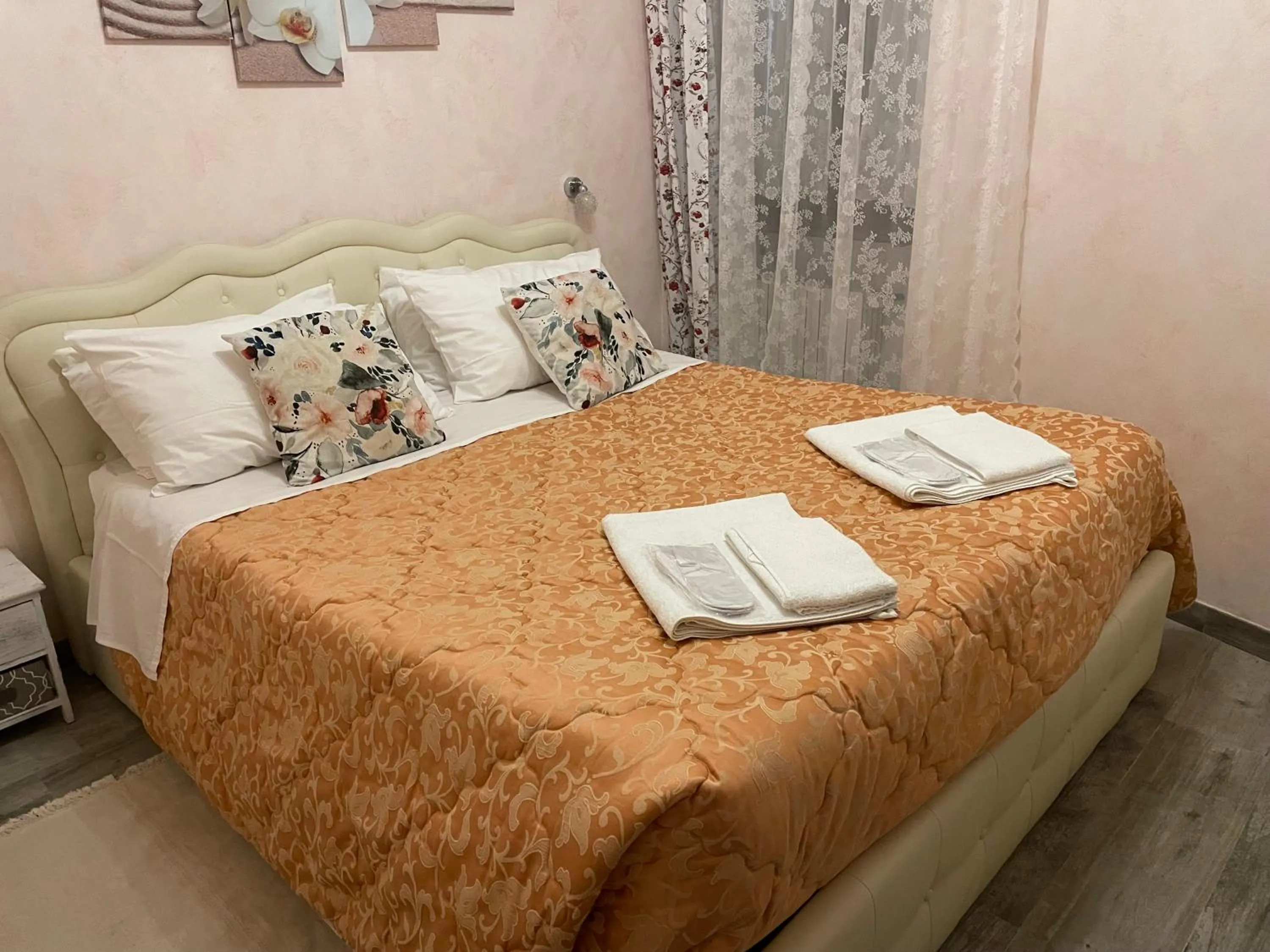 Bed in Hotel Diffuso Il Portichetto sulla collina a Vezio Perledo