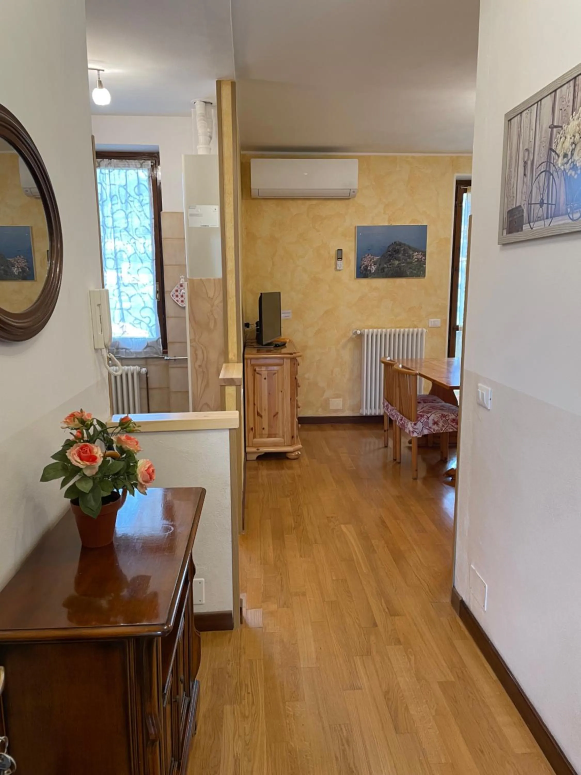 Facade/entrance in Hotel Diffuso Il Portichetto sulla collina a Vezio Perledo